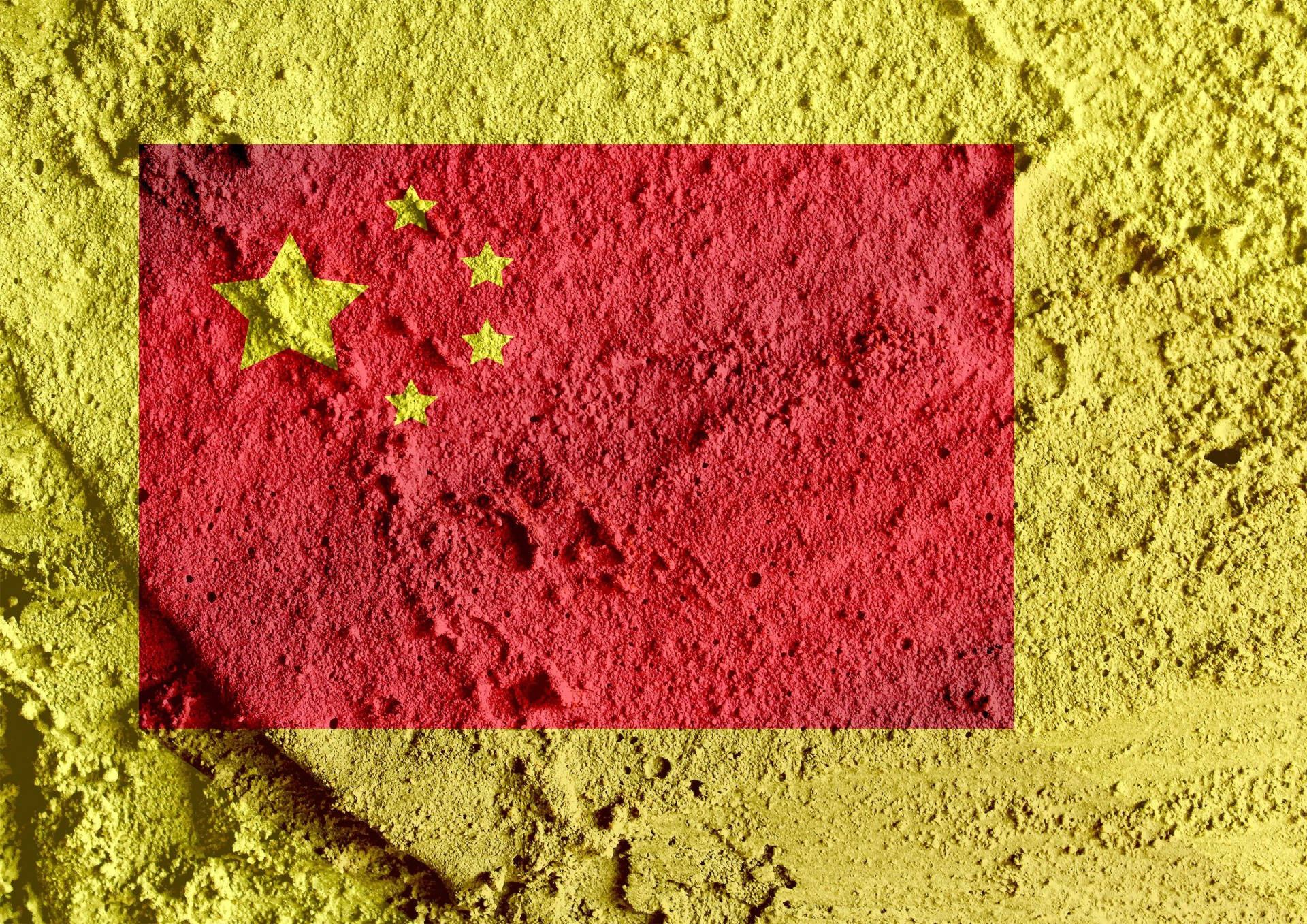 由紅黃粉末製成的中國國旗，質地粗糙。 — 中國國旗 壁紙