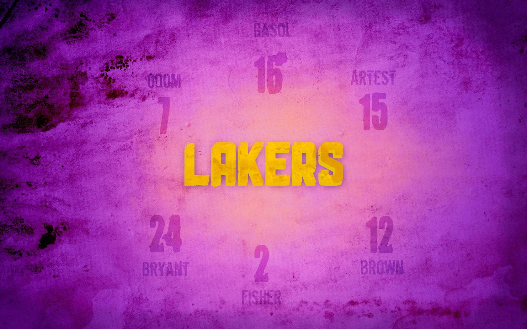 紫色 grunge 壁紙，帶有黃色 Lakers 文字和褪色的球員姓名。 — 湖人隊 高畫質 壁紙 壁紙