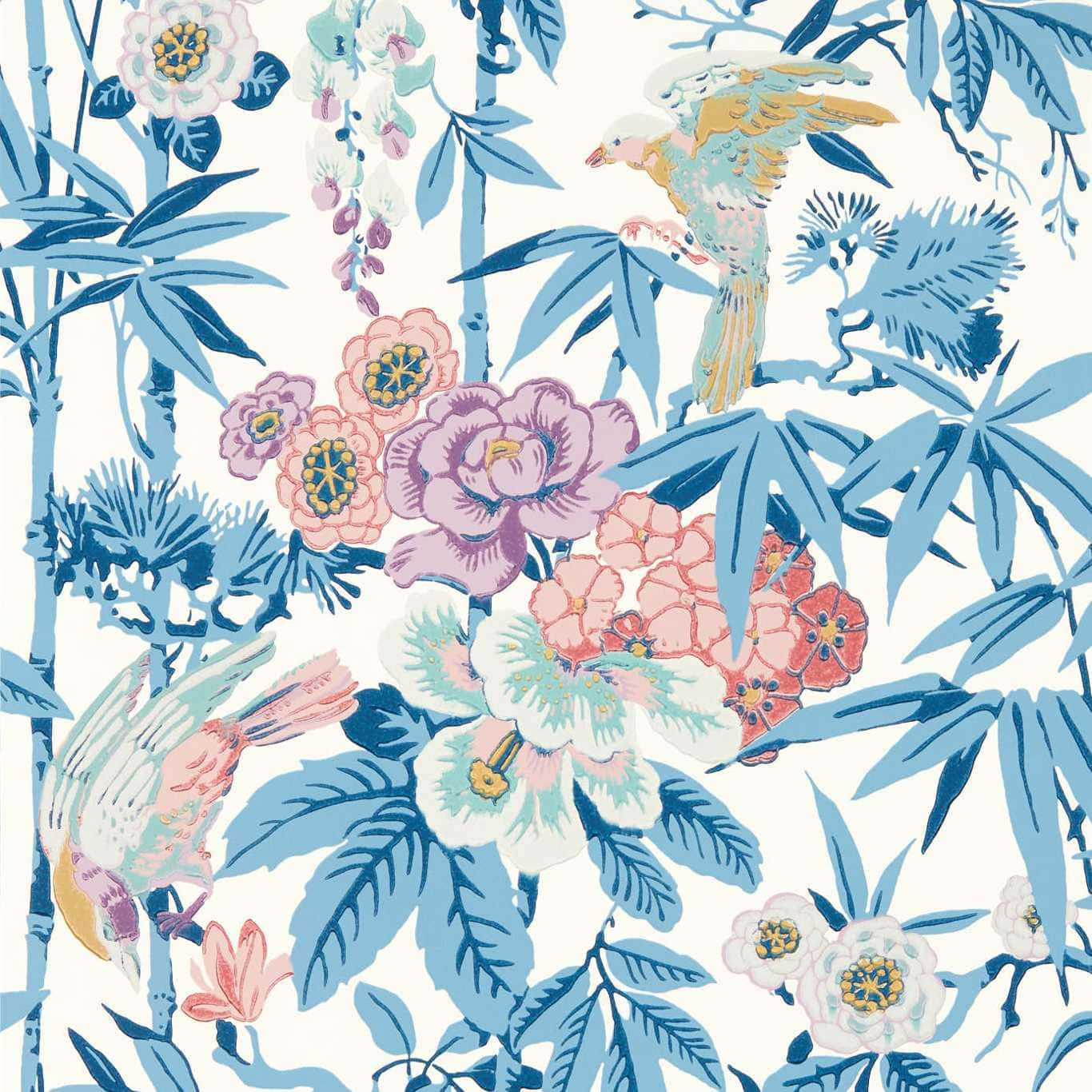  壁紙 — 充滿活力的插圖壁紙，帶有藍色竹子、粉紅色花朵和色彩繽紛的鳥類，形成重複圖案。