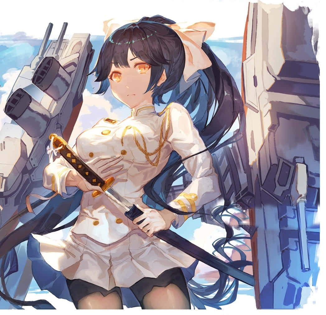 Azur Lane Takao 桌布 壁紙 — 穿著白色海軍制服的動畫少女在明亮天空下的戰艦砲塔之間手持武士刀。