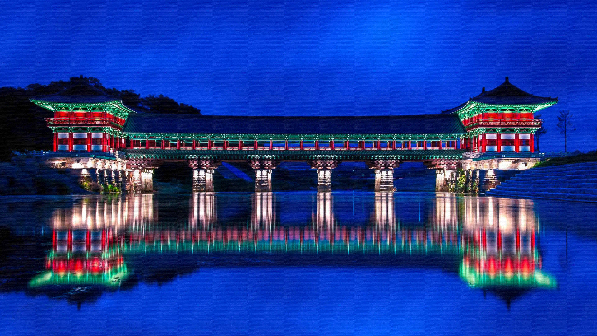 夜間在平靜水面上倒影的燈光璀璨傳統韓國橋樑。 — 韓國 壁紙