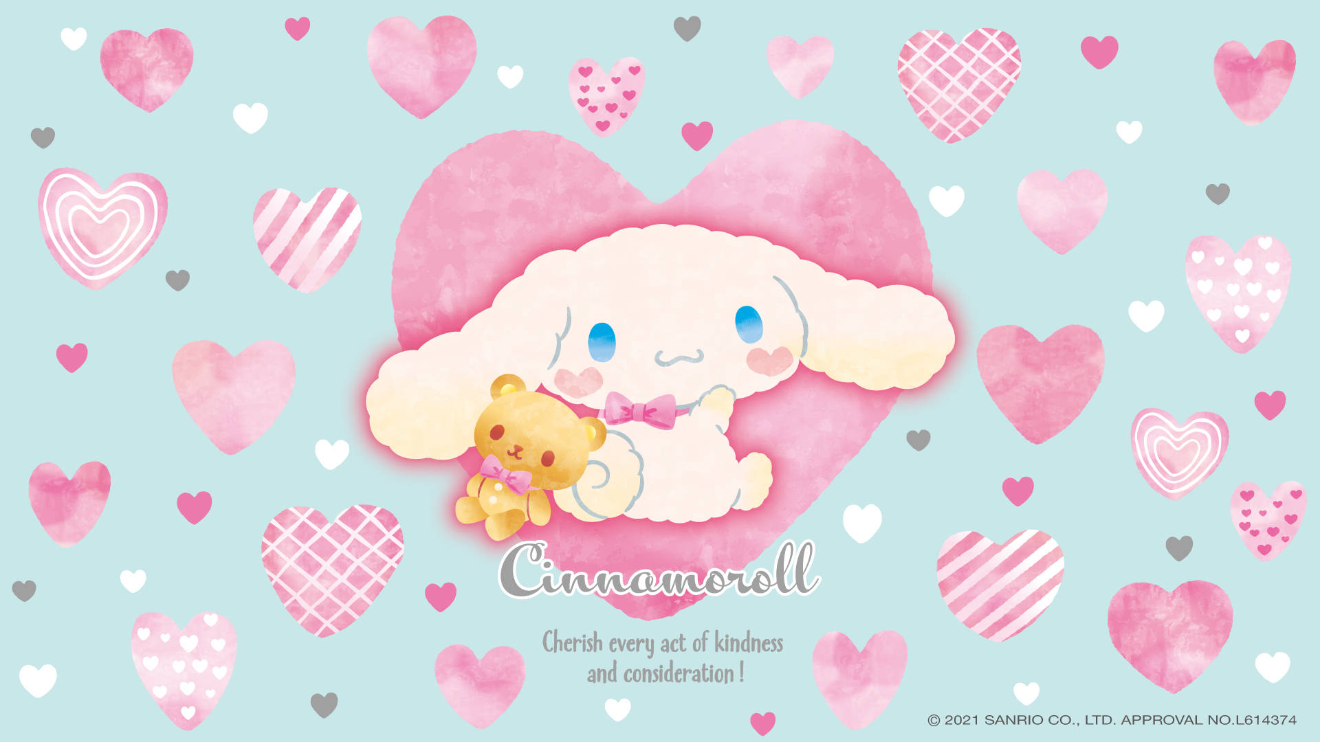 肉桂捲 桌布 壁紙 — Cinnamoroll 在一個巨大粉紅色心形裡面抱著一隻泰迪熊，周圍是有圖案的心形，背景是柔和的藍色。