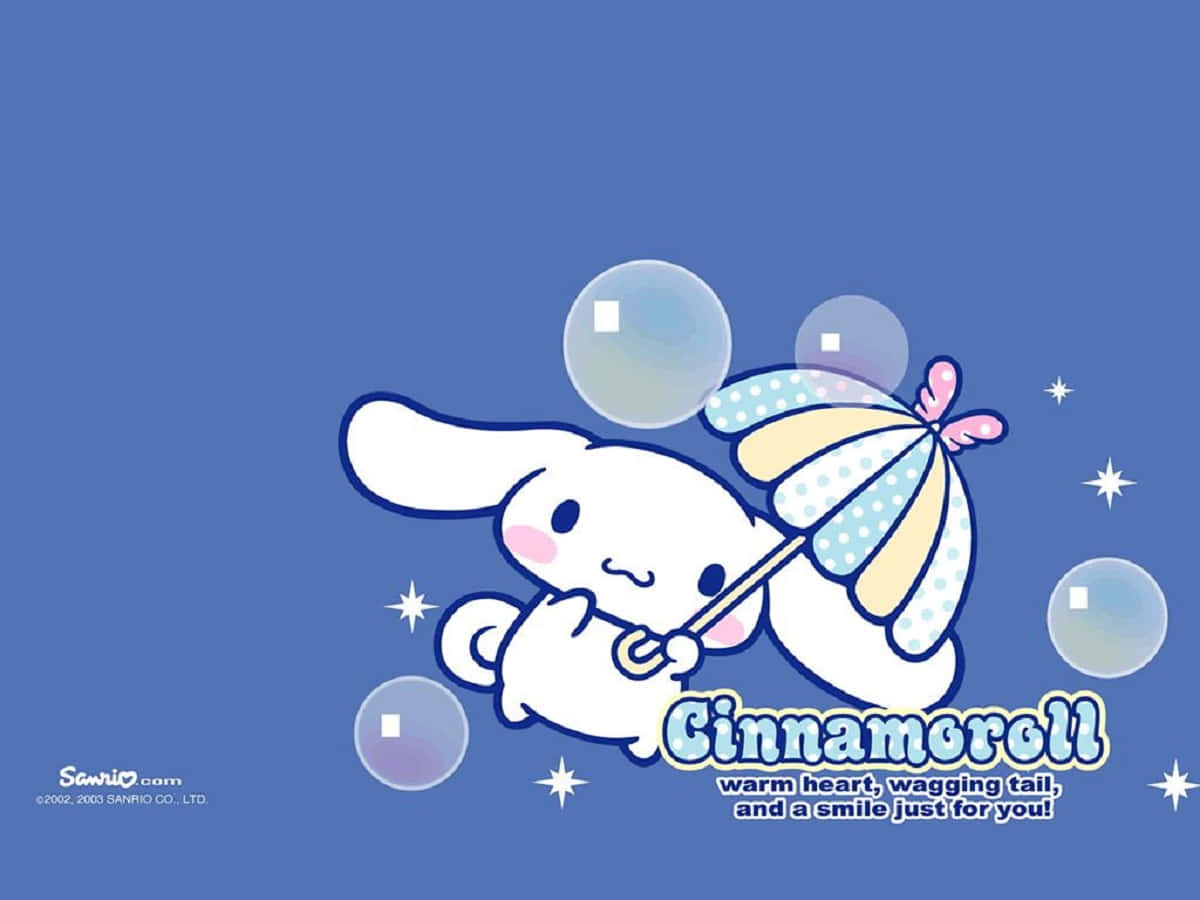 肉桂捲 桌布 壁紙 — Cinnamoroll 在純藍色背景上，於漂浮的泡泡和閃爍星星之間拿著一把條紋傘。