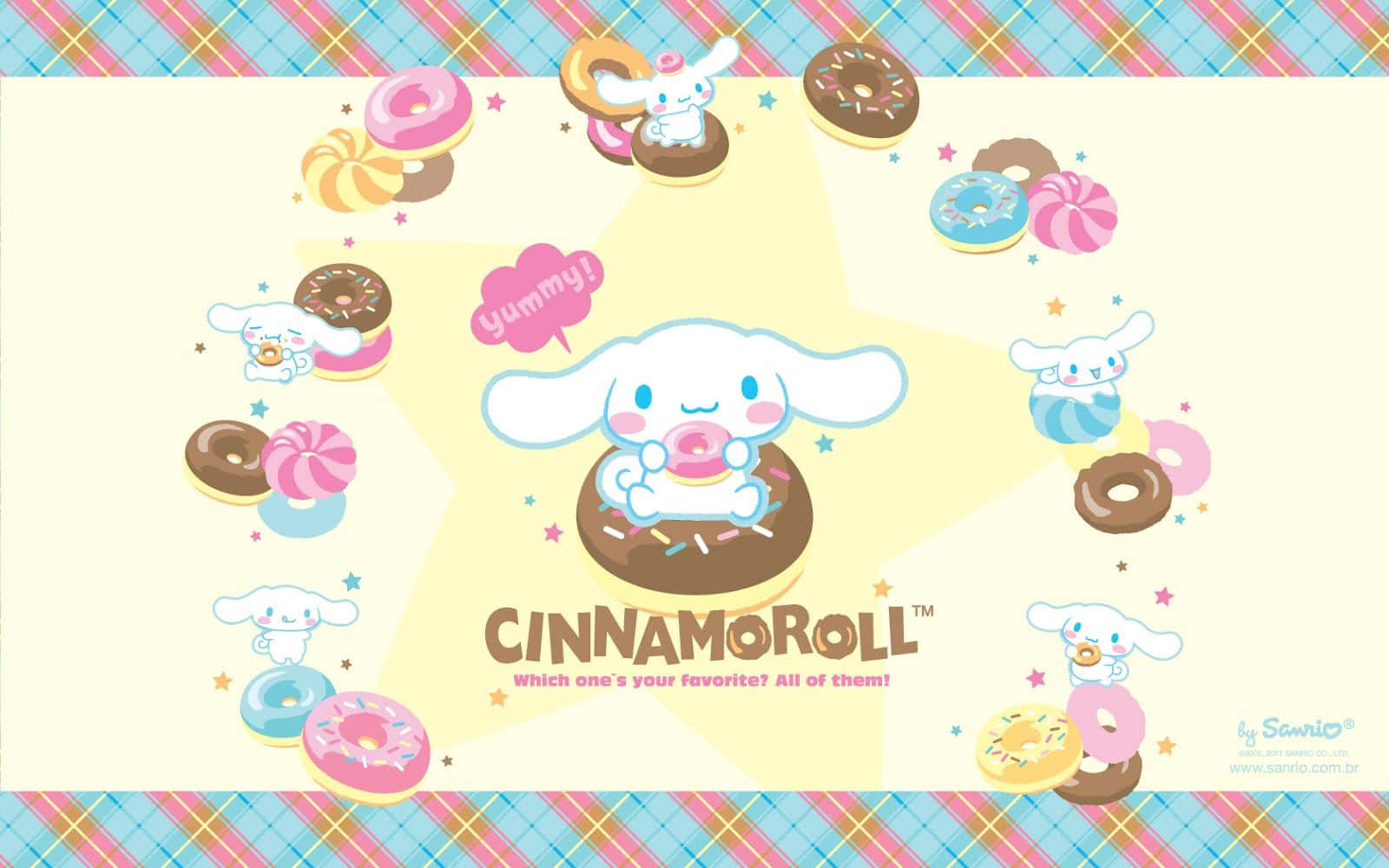 肉桂捲 桌布 壁紙 — Cinnamoroll 開心地坐在一個巧克力甜甜圈上，周圍是色彩繽紛的彩色糖粒甜甜圈和星星，襯著格子邊框。