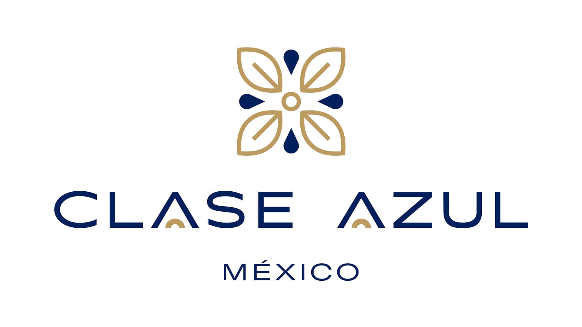 標誌 桌布 壁紙 — Clase Azul Mexico 的極簡標誌，白色背景上粗體文字上方有對稱的金色和深藍色花卉徽章。