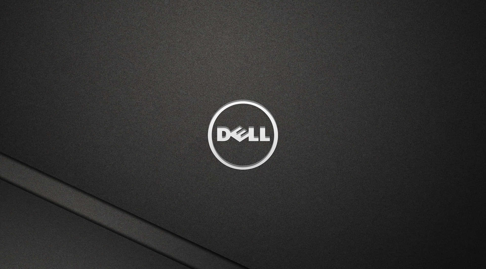 Dell筆記型電腦蓋的近距離特寫，黑色表面上有銀色標誌。 — Dell 壁紙