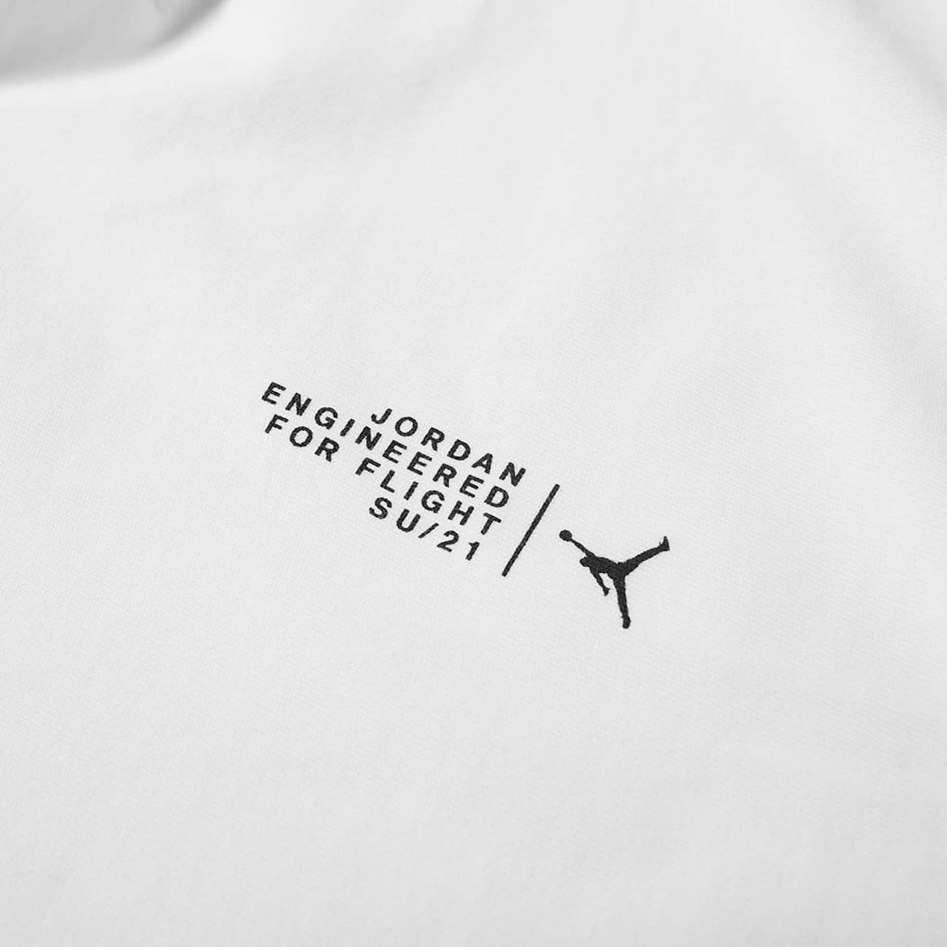  壁紙 — 白色布料近距離特寫，帶有黑色刺繡的Jordan標誌和文字「ENGINEERED FOR FLIGHT SU/21」。