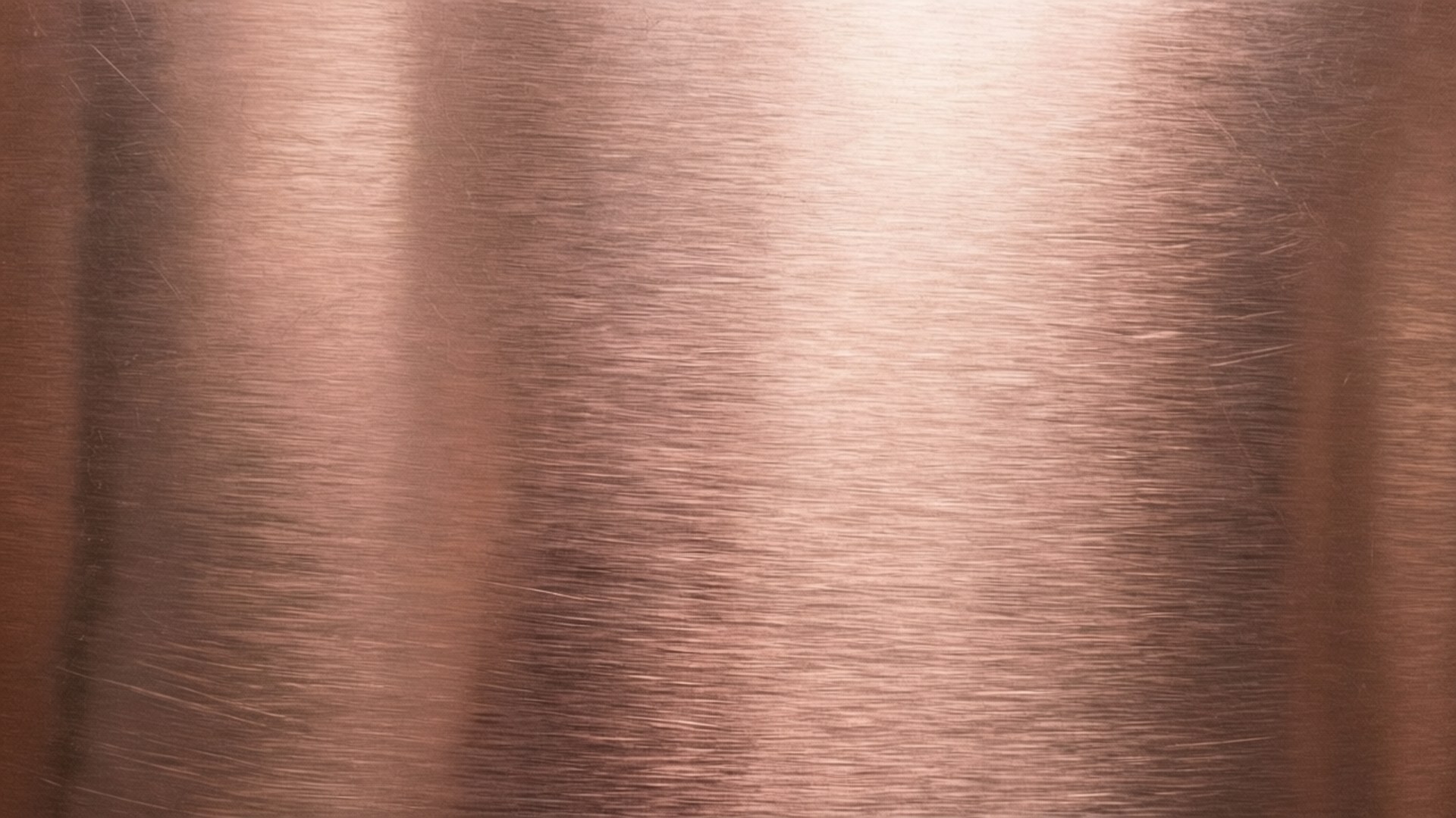 Brushed Metal 壁紙 — 拉絲銅金屬表面的特寫，帶有柔和的光線反射和微妙的紋理變化。