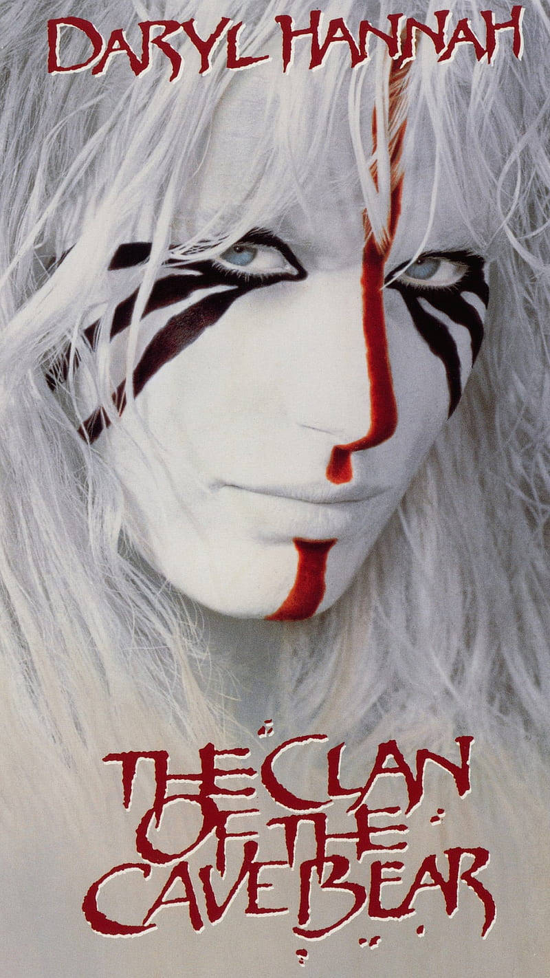 電影 桌布 壁紙 — 《The Clan of the Cave Bear》電影海報中，Daryl Hannah 的特寫，臉上塗有白色顏料、黑色部落標記和紅色條紋。