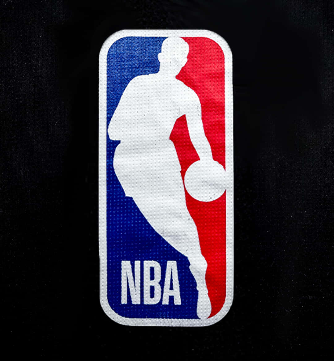 NBA標誌繡在黑色布料上，帶有紅、藍、白色。 — Jordan Logo 壁紙