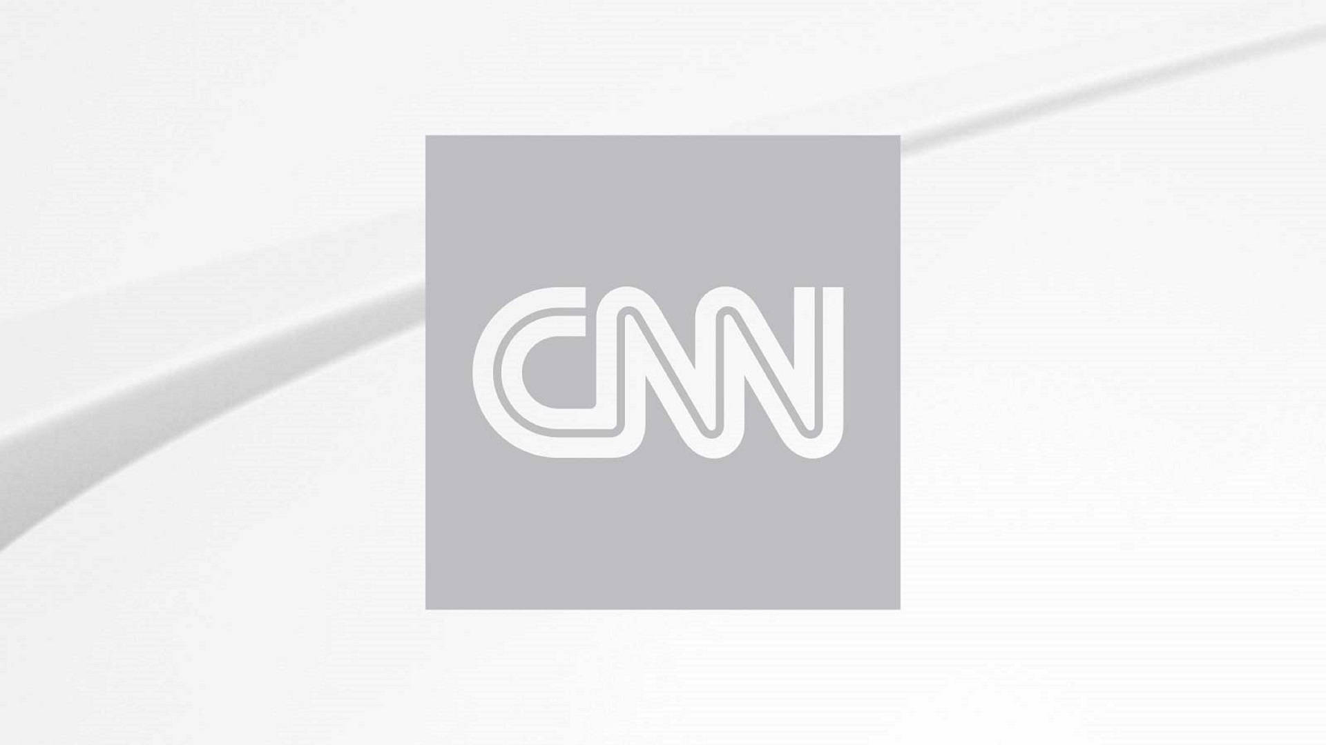 Cnn 桌布 壁紙 — CNN 標誌以白色顯示在灰色正方形上，居中於簡約白色背景，帶有柔和曲線。