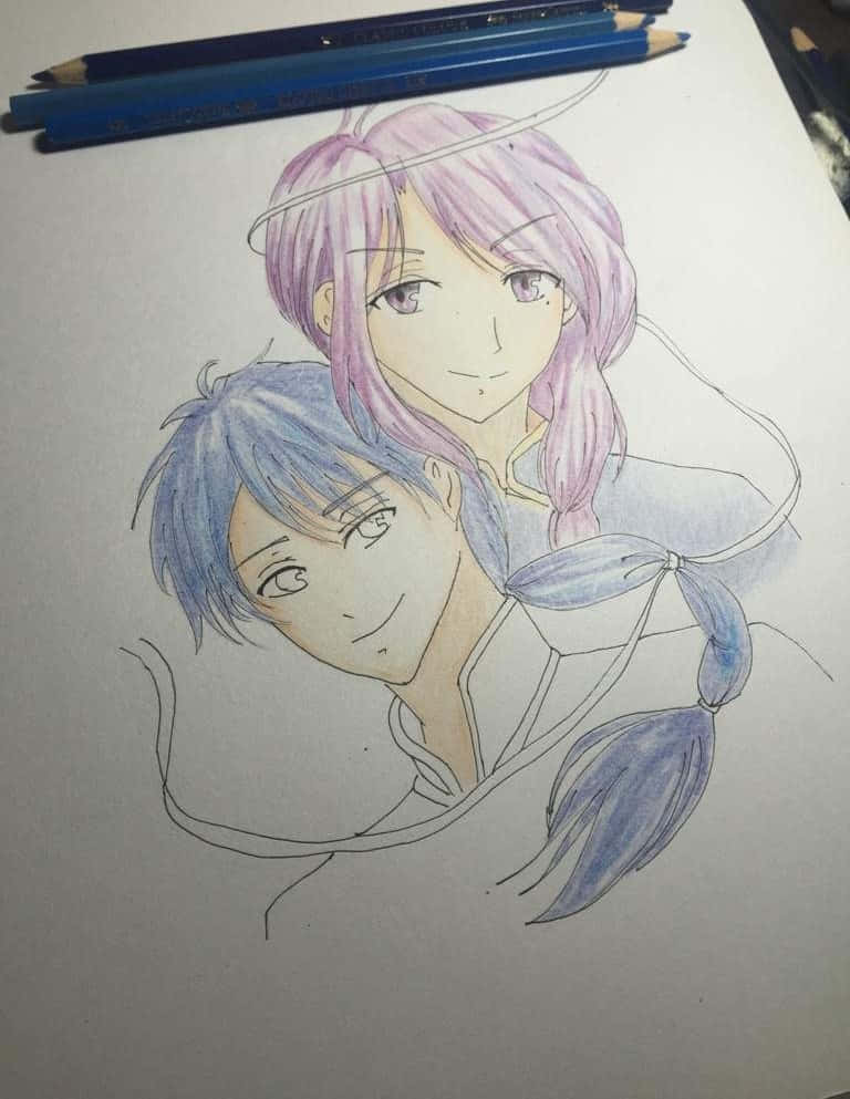 Fushigi Yuugi Nuriko 桌布 壁紙 — 一幅彩色鉛筆畫，描繪兩個擁有紫色和藍色頭髮的動漫角色在白紙上擁抱，附近有藍色鉛筆。