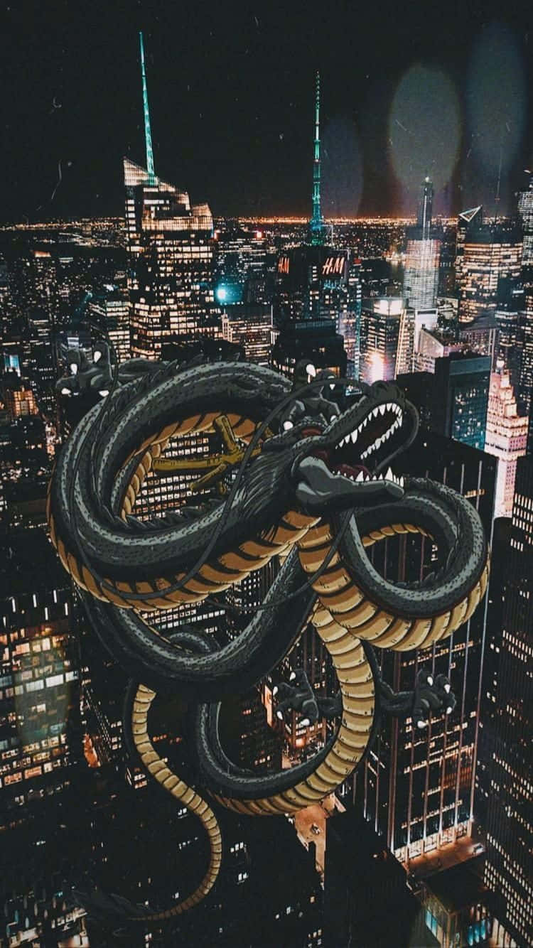  壁紙 — 一條巨大的黑金龍盤繞在閃爍的夜景城市上空，高聳的摩天大樓林立。