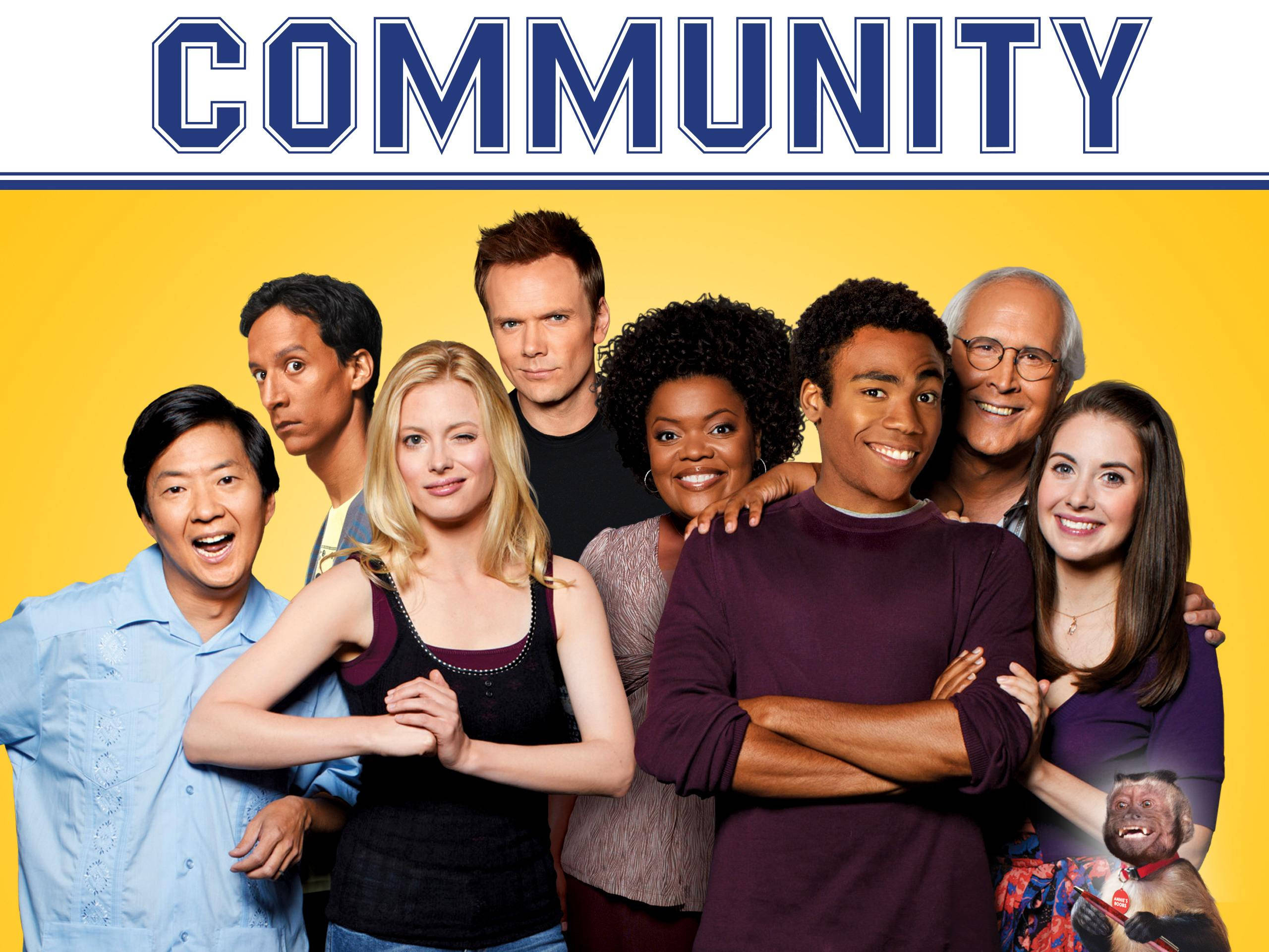 Community 桌布 壁紙 — 《Community》的演員在節目標題下對著明亮的黃色背景開心地擺姿勢。