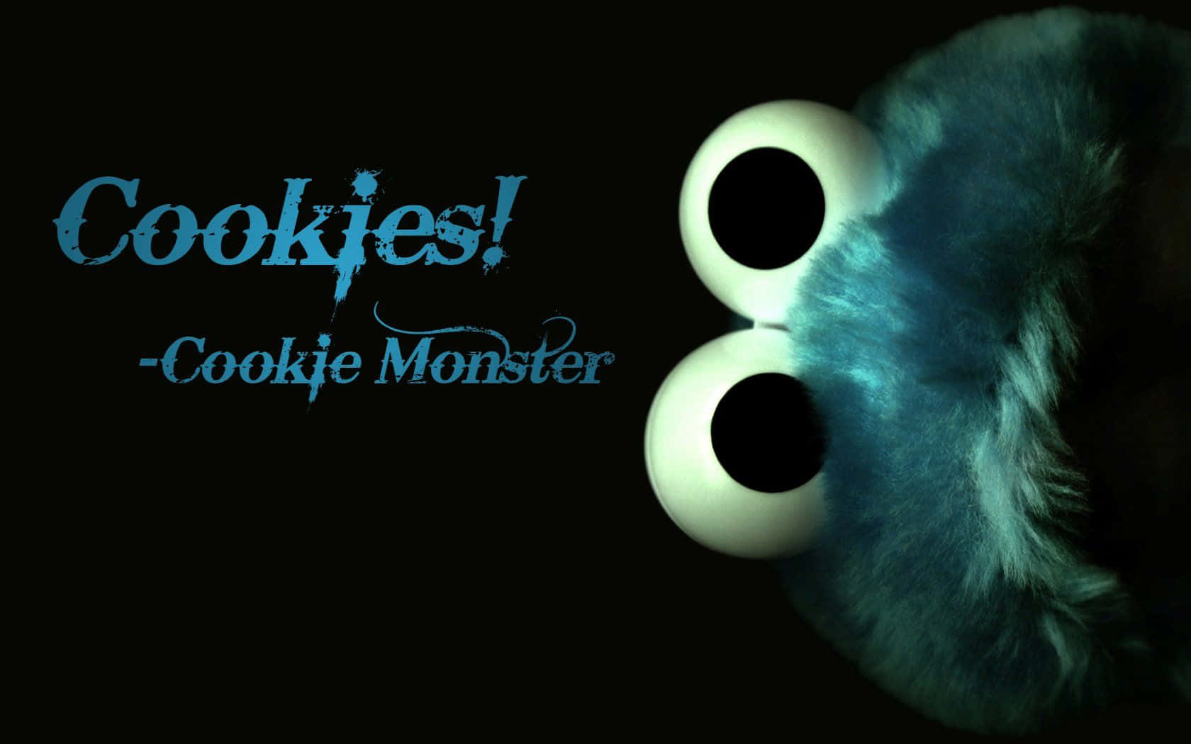 餅乾怪獸 桌布 壁紙 — Cookie Monster 發光的眼睛和毛茸茸的藍色臉部特寫，背景為黑色，藍色文字寫著「Cookies!」