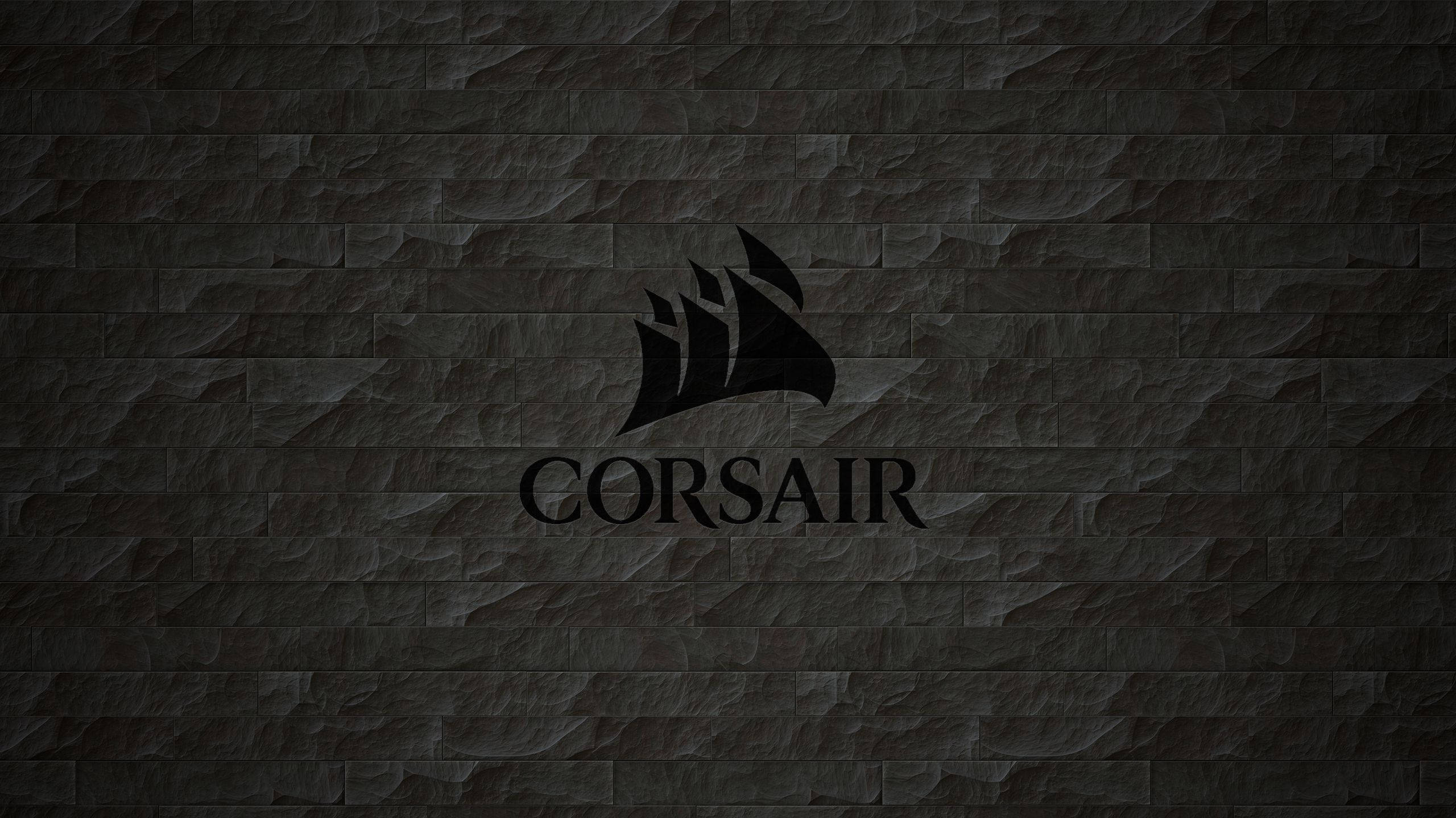 海盜船 桌布 壁紙 — Corsair 標誌以黑色剪影居中，背景為深色紋理石磚牆。