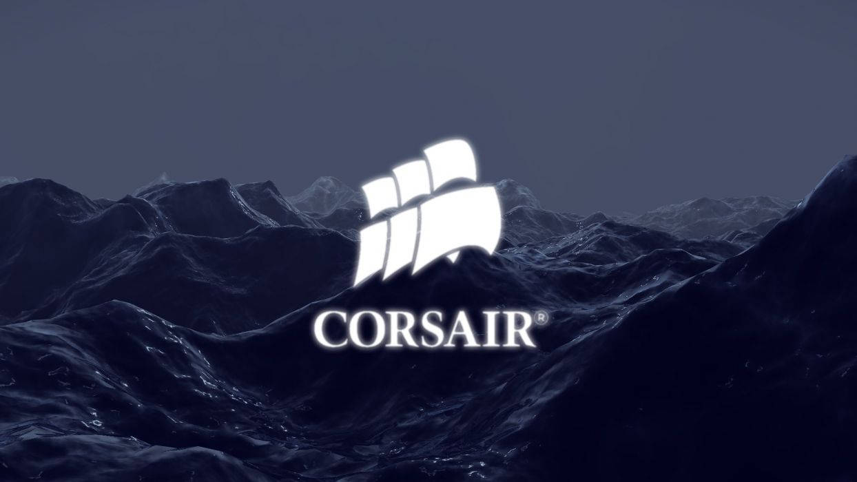 海盜船 桌布 壁紙 — Corsair 標誌在陰暗的暮色天空下，在黑暗的山地地形上發出白色光芒。