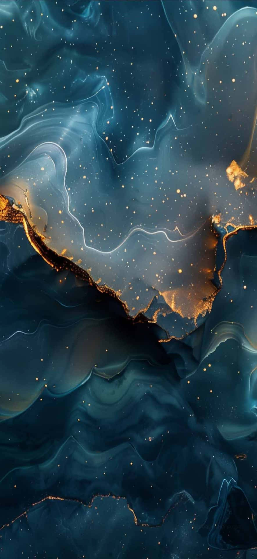  壁紙 — 深藍色和發光金色的宇宙抽象漩渦，帶有星狀斑點和流動液體紋理。