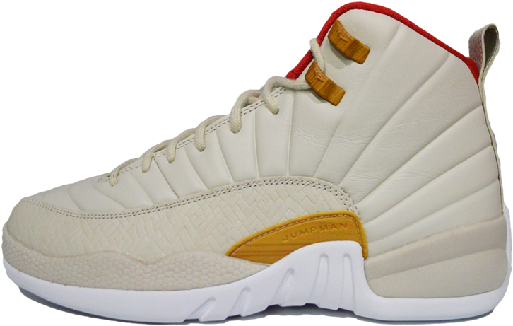 奶油色和金色的Jordan 12運動鞋，帶有紅色點綴和白色鞋底。 — Jordan 壁紙