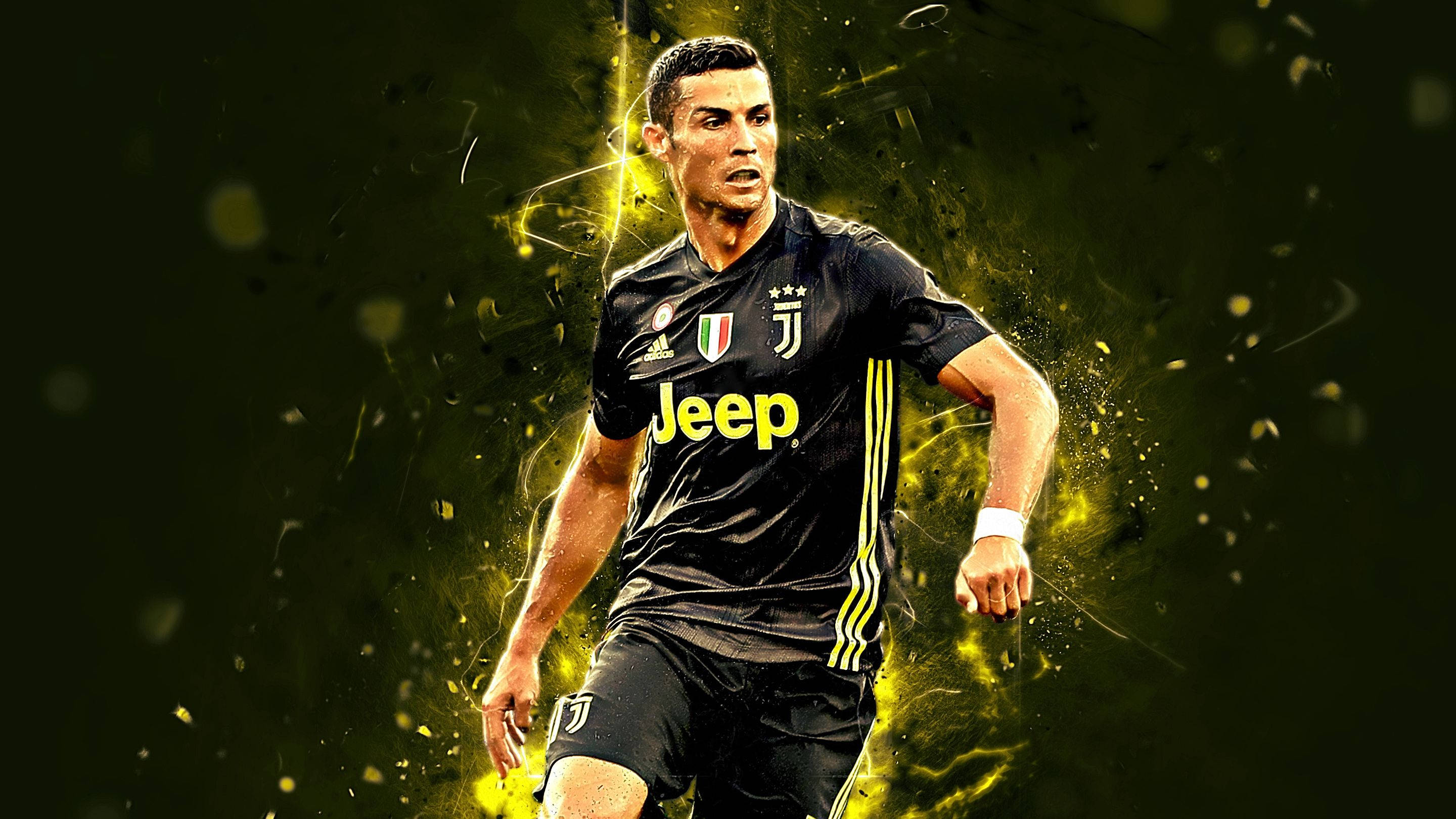 桌布 壁紙 — Cristiano Ronaldo 身穿尤文圖斯球衣，在深綠色背景上以電光黃色能量向前衝刺。