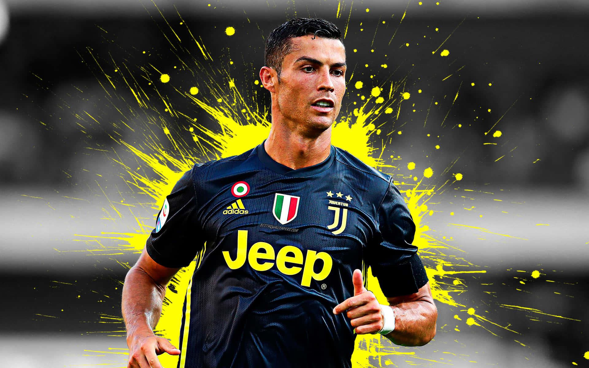 Cristiano Ronaldo 身穿尤文圖斯足球球衣奔跑，背景為黃色油漆飛濺。 — 克里斯蒂亞諾·羅納度 壁紙