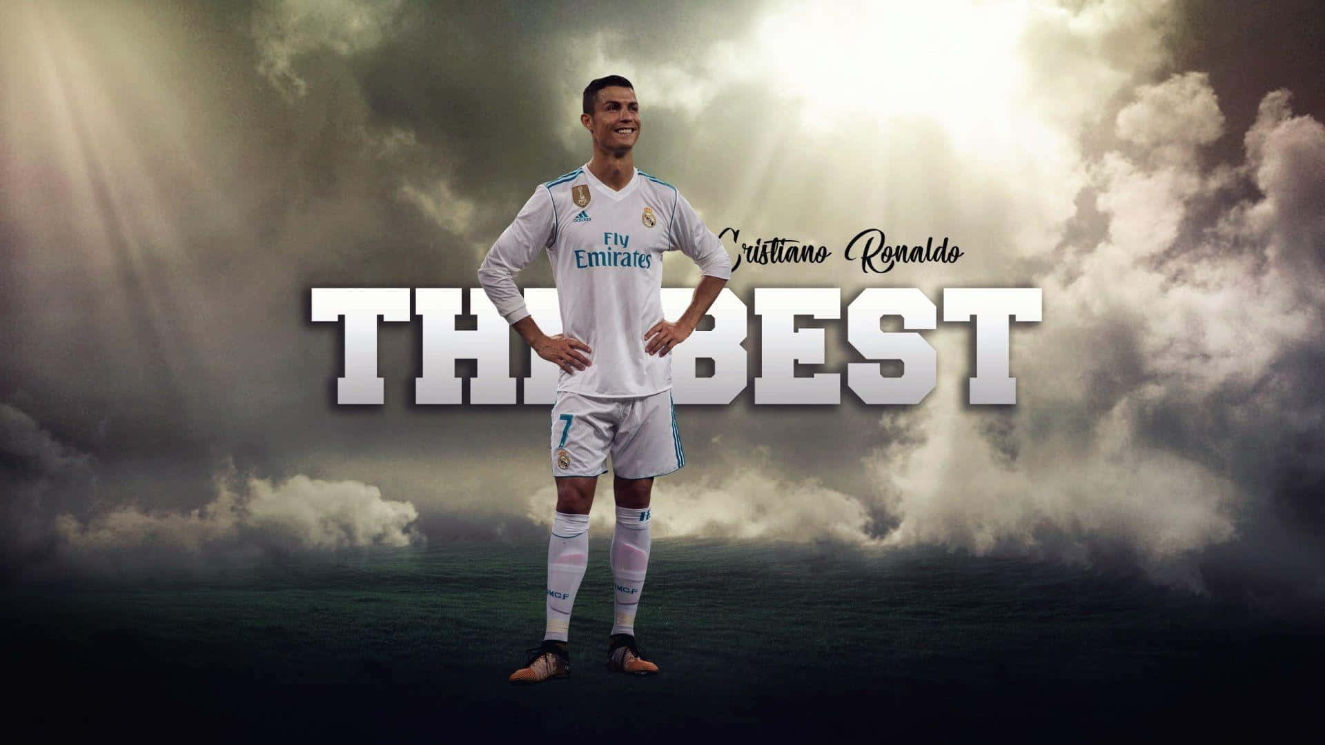 Ronaldo 桌布 壁紙 — Cristiano Ronaldo身穿白色皇家馬德里球衣，在戲劇性的多雲天空、陽光和粗體文字「THE BEST」下自信地站立。