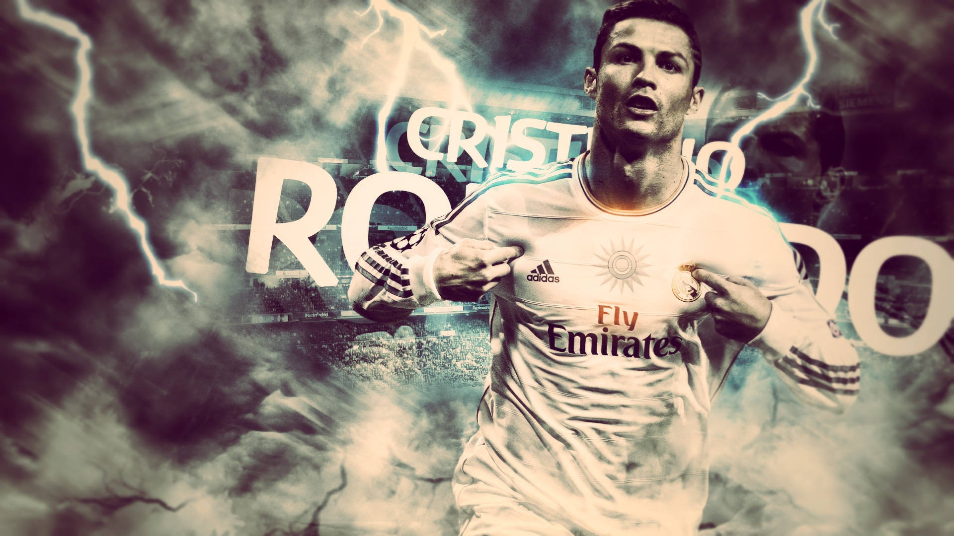 Cristiano Ronaldo 身穿皇家馬德里球衣，在暴風雨閃電效果中指向胸口。 — 皇家馬德里 GIF 壁紙