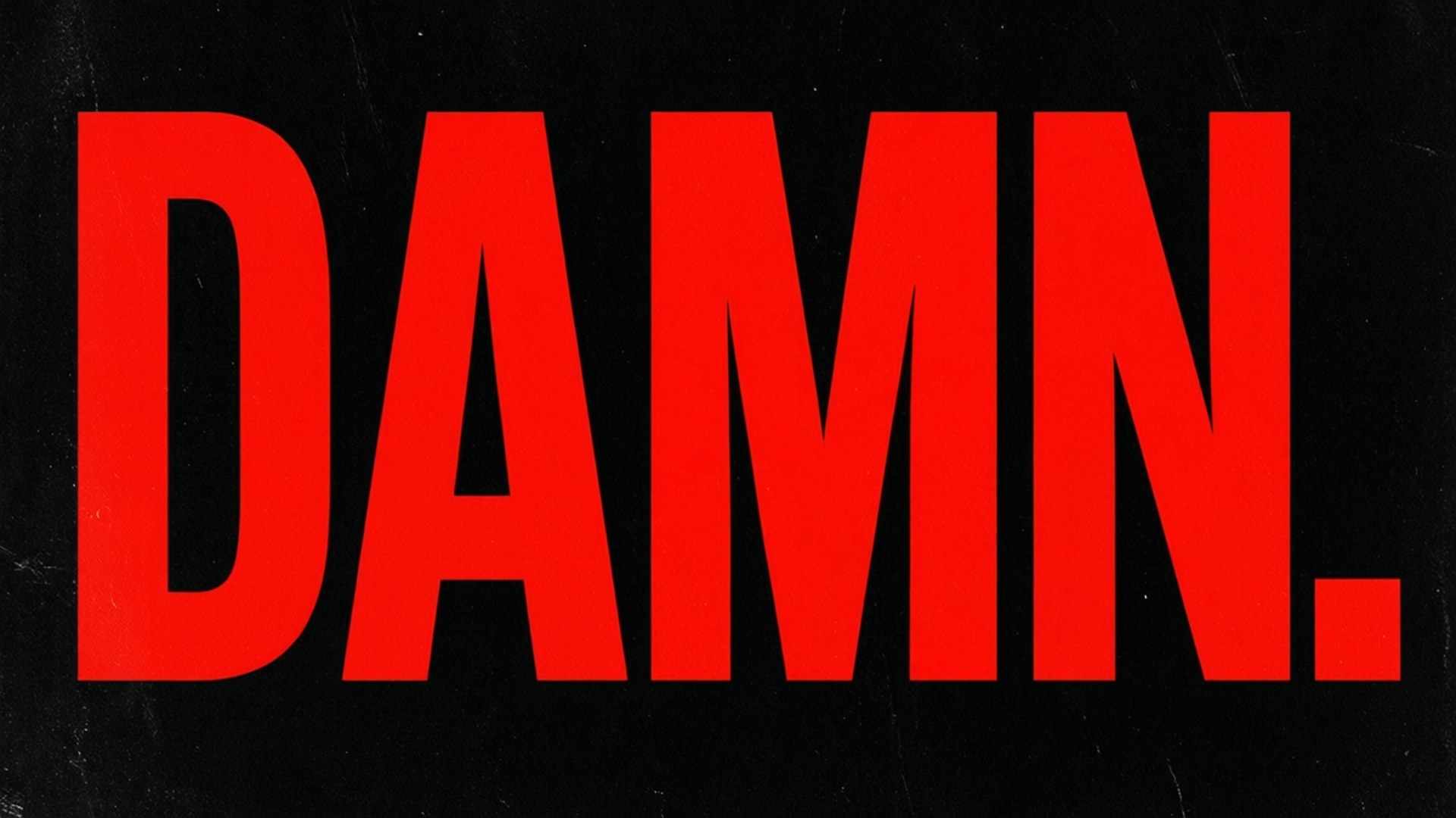 DAMN. Typography 壁紙 — 粗體紅色文字拼出DAMN，並在帶紋理的黑色背景中央加上句點。