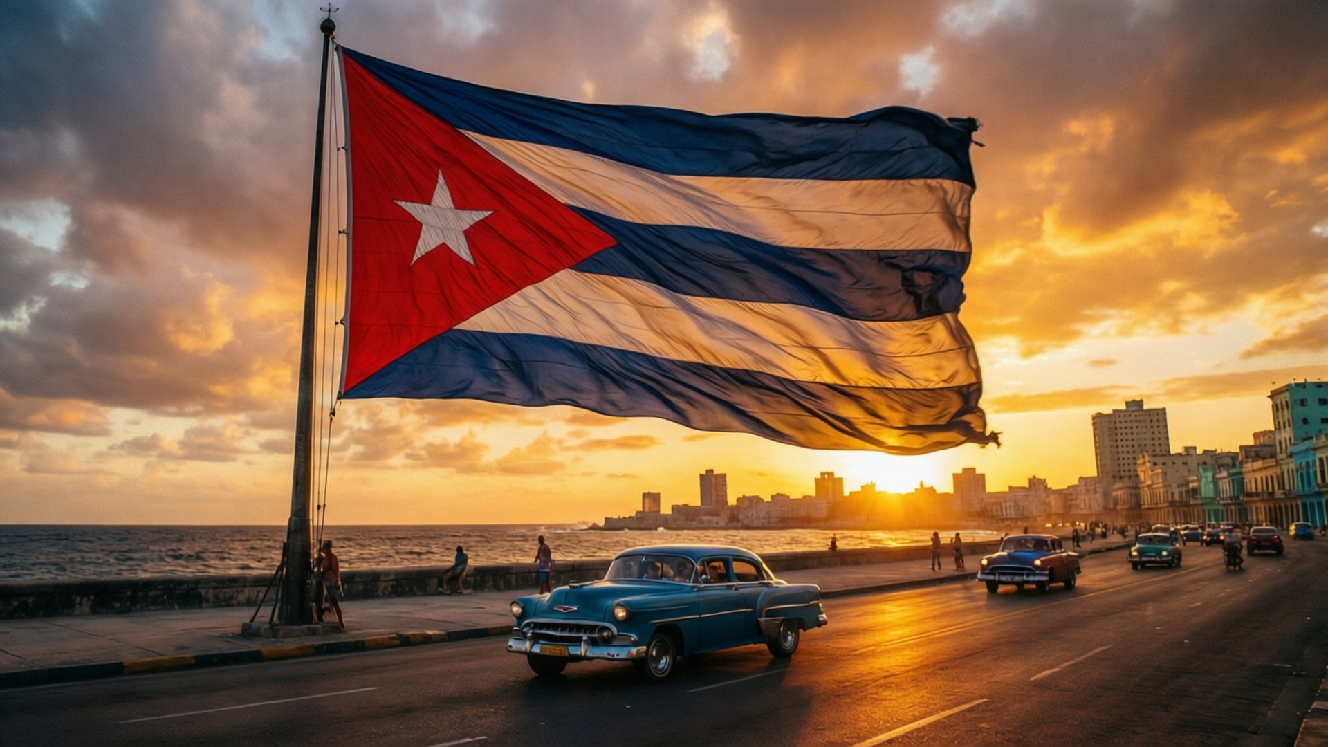Havana Sunset Flag 壁紙 — 一面巨大的古巴國旗在金色夕陽天空下戲劇性地飄揚，復古汽車沿著海邊道路行駛，遠處是城市建築。