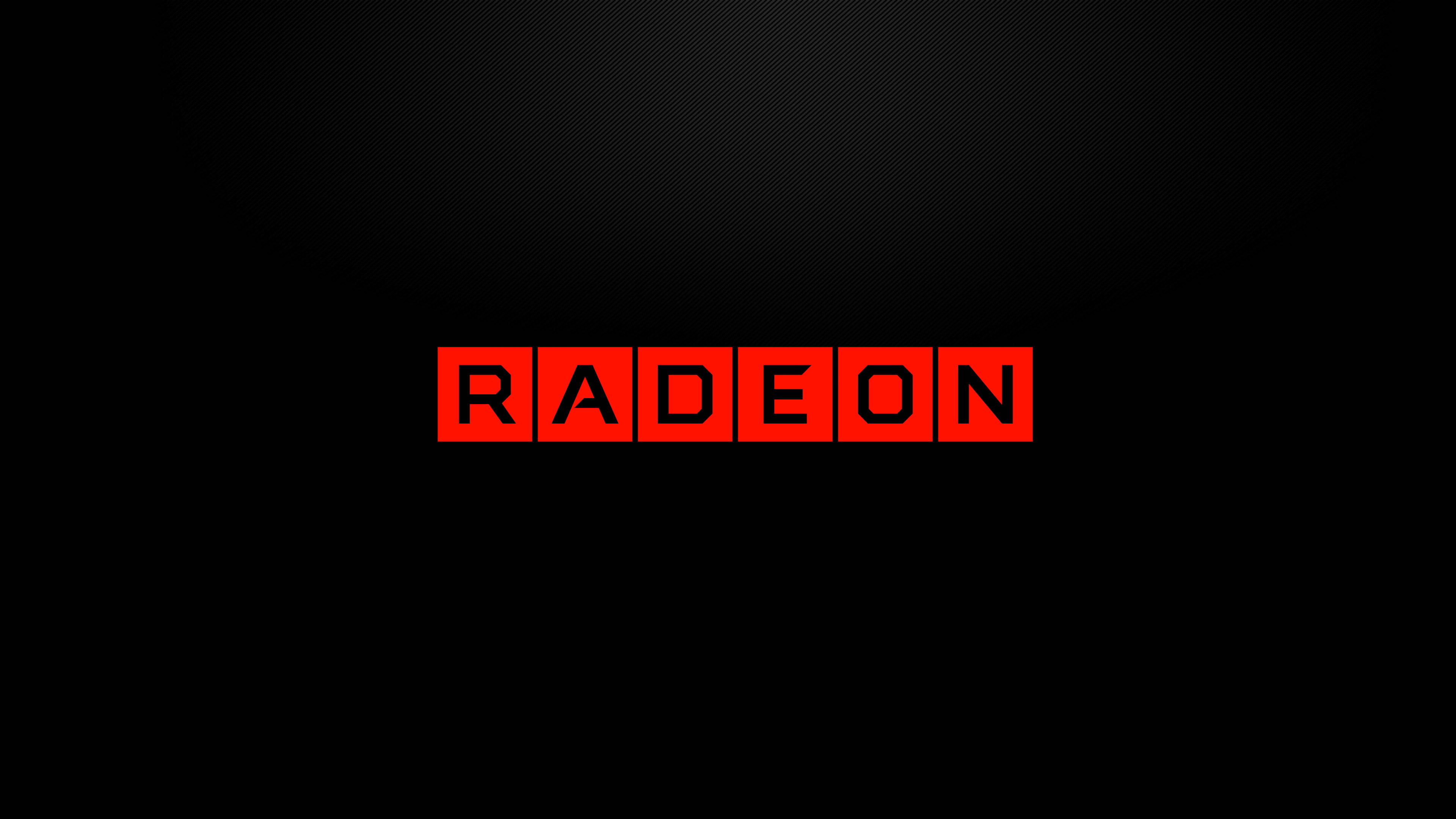 黑色紋理背景上的紅色 Radeon 標誌 — 4K 壁紙