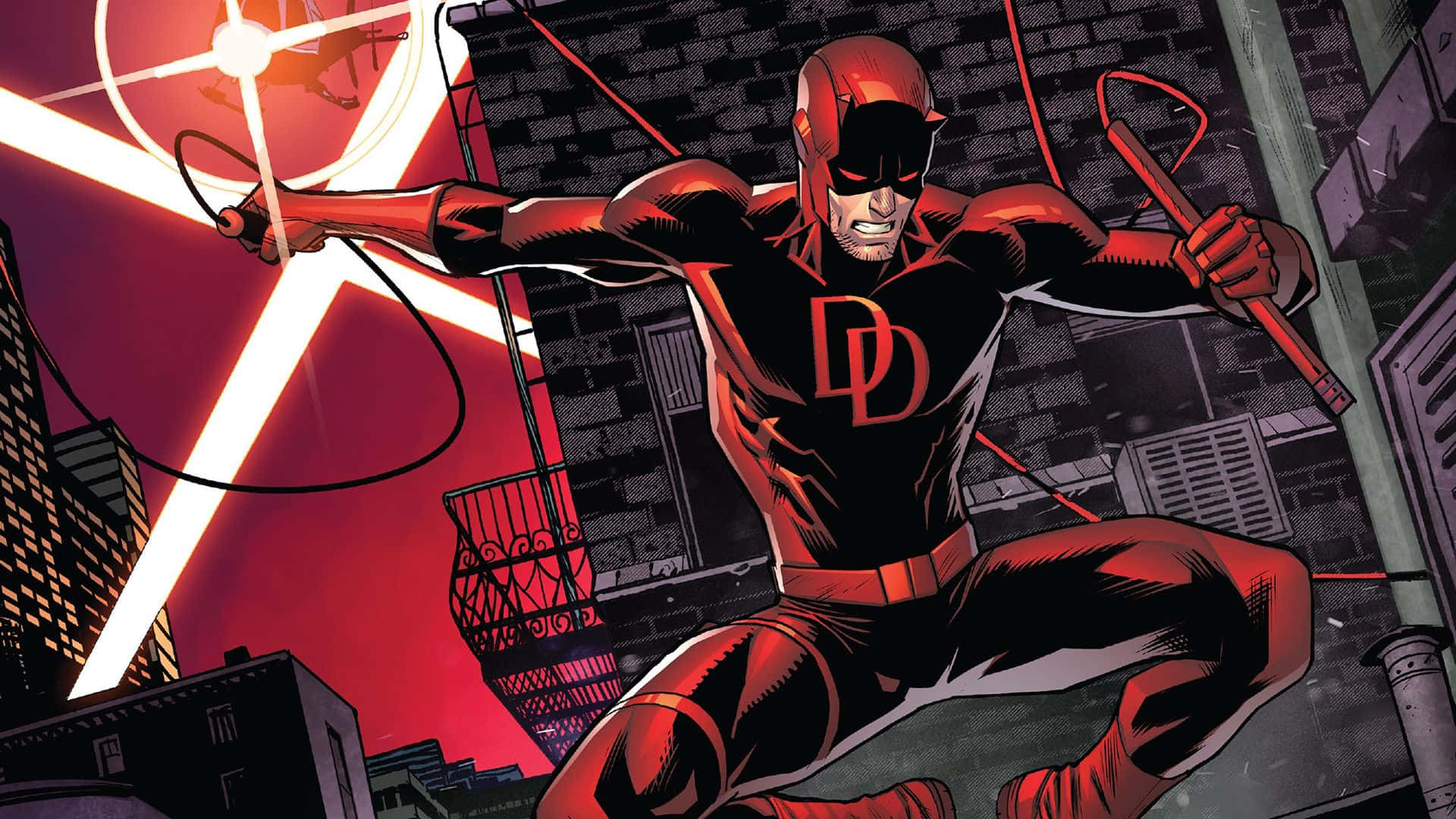 夜魔俠 桌布 壁紙 — Daredevil 身穿紅黑戰衣，在火紅夕陽天空下，以發光的紅色蛛網線條穿梭城市天際。