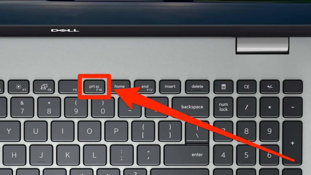 Dell 桌布 壁紙 — Dell 筆記型電腦鍵盤的特寫，突出顯示列印螢幕鍵，並用紅色箭頭指向它。