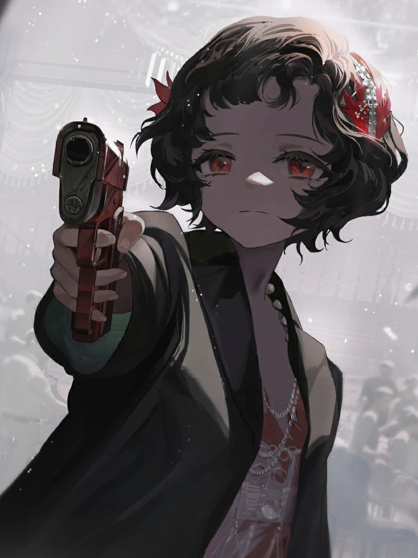  壁紙 — 一個決心堅定的動漫女孩，紅眼睛，黑頭髮，在煙霧瀰漫、擁擠的場地中，直接將紅色手槍指向觀眾。