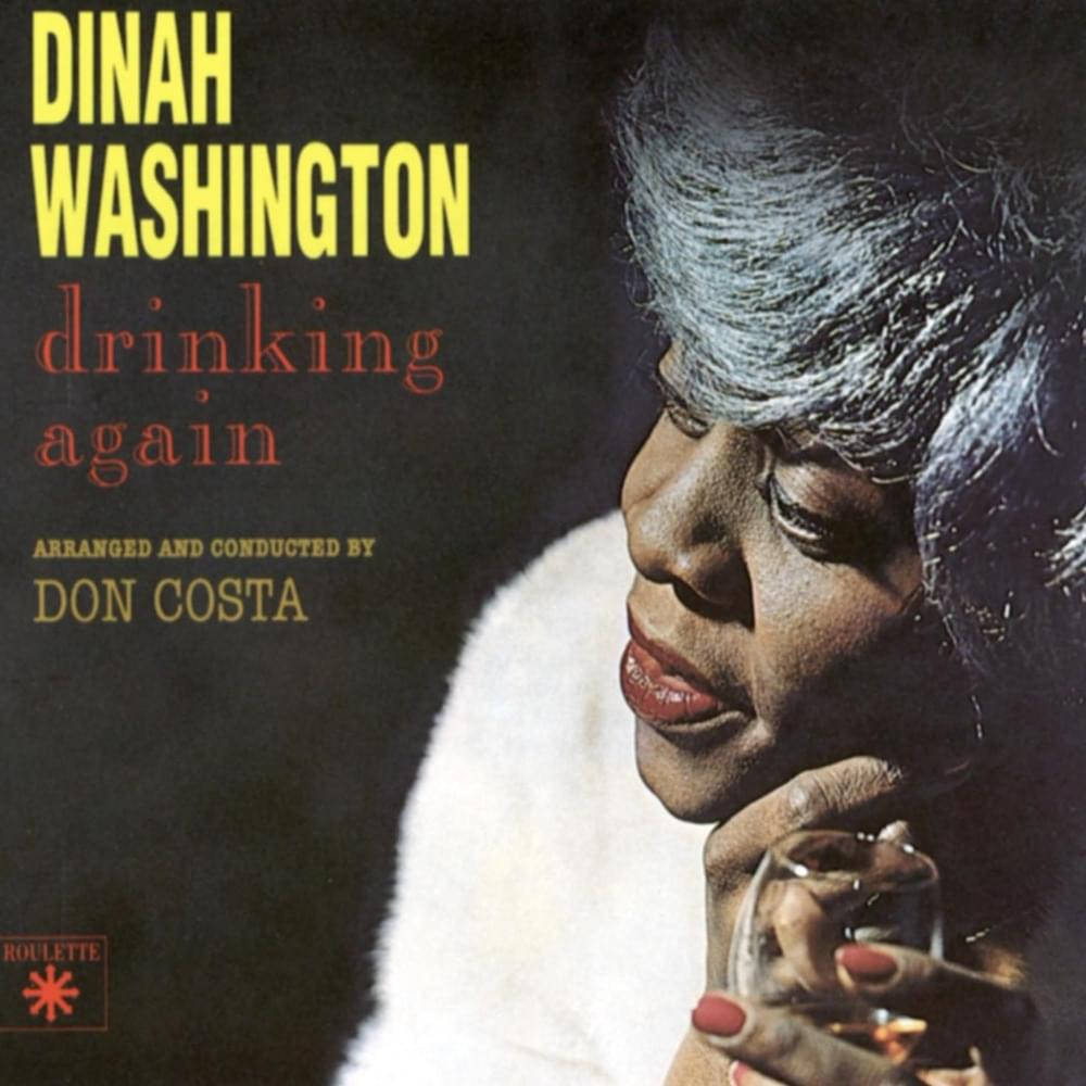 icon 桌布 壁紙 — Dinah Washington 的特寫肖像，手持一杯烈酒，背景為深色，並有粗體黃色和紅色文字。