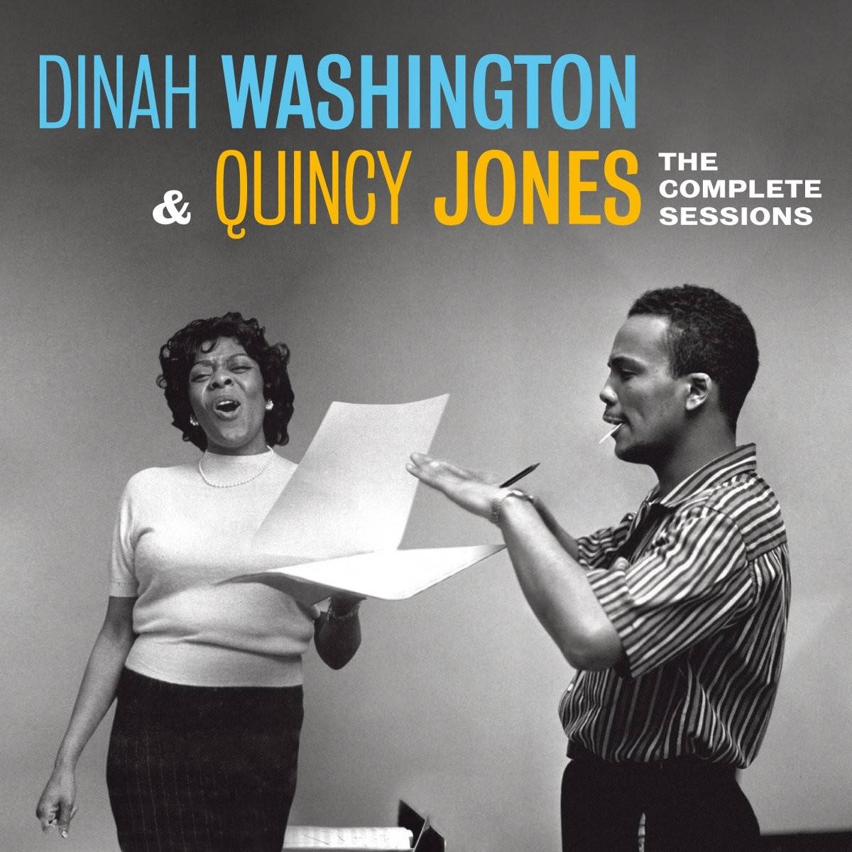 Legend 桌布 壁紙 — Dinah Washington 熱情演唱，Quincy Jones 拿著樂譜指揮的經典黑白錄音室肖像。