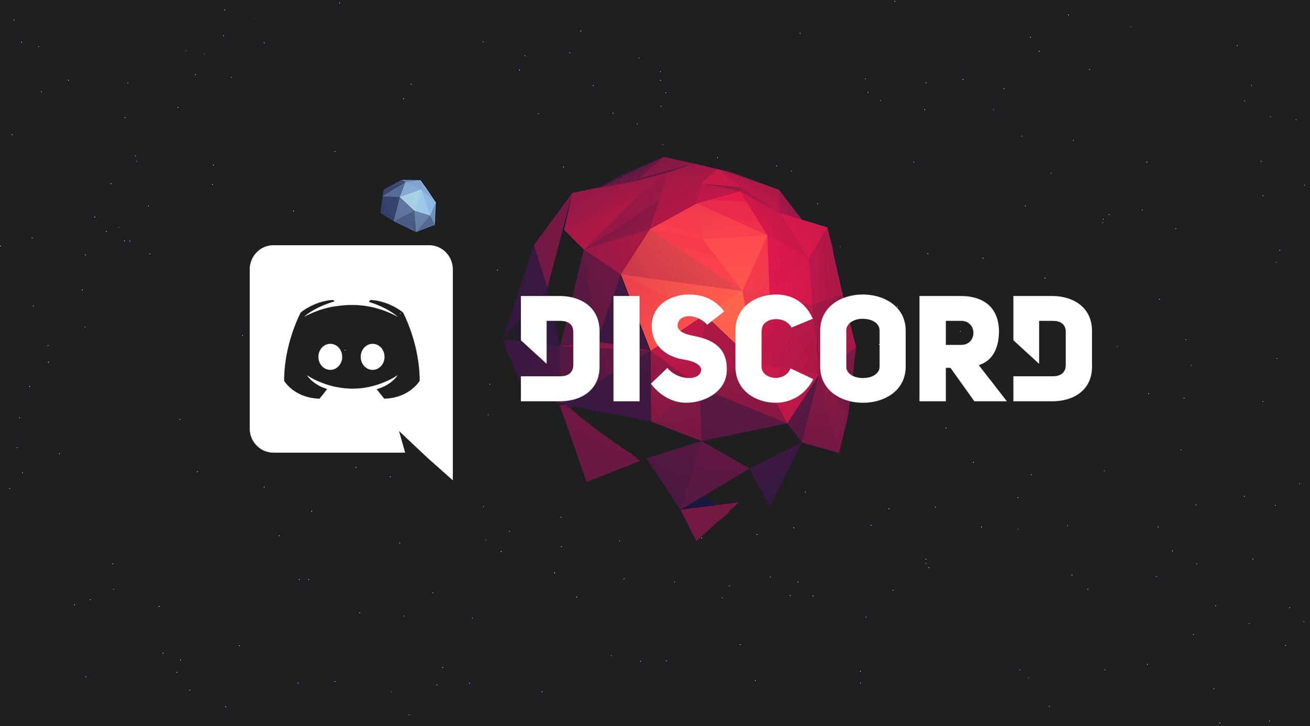 Discord 桌布 壁紙 — Discord 標誌包含一個白色對話框，內有黑色吉祥物和紅色幾何寶石，背景為深色星空。