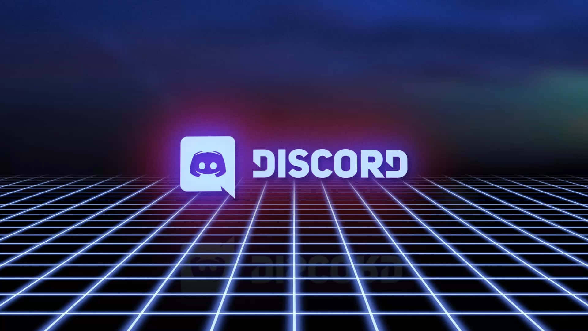 Discord 桌布 壁紙 — Discord 標誌在漸變天空下，在黑暗的復古未來風格網格地板上發出霓虹紫色和藍色光芒。