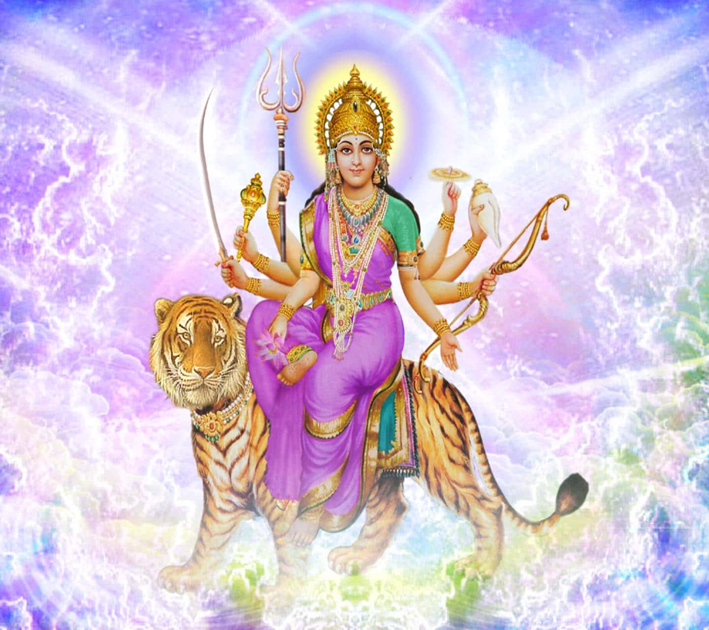  壁紙 — 神聖的女神杜爾迦，多臂，騎著兇猛的老虎，背景是光芒四射的宇宙紫色和藍色。