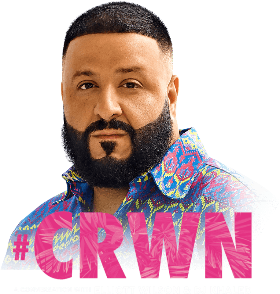 DJ 桌布 壁紙 — DJ Khaled 身穿鮮豔圖案襯衫，黑色背景上帶有粗體粉紅色文字疊加。