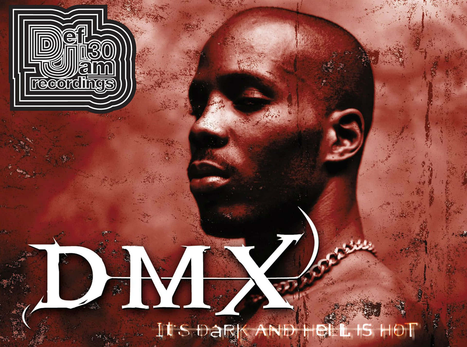 Hip Hop Album Covers 桌布 壁紙 — DMX 的粗糙紅色調肖像，戴著鏈條項鍊，背景有紋理，顯示 Def Jam 標誌和專輯標題。