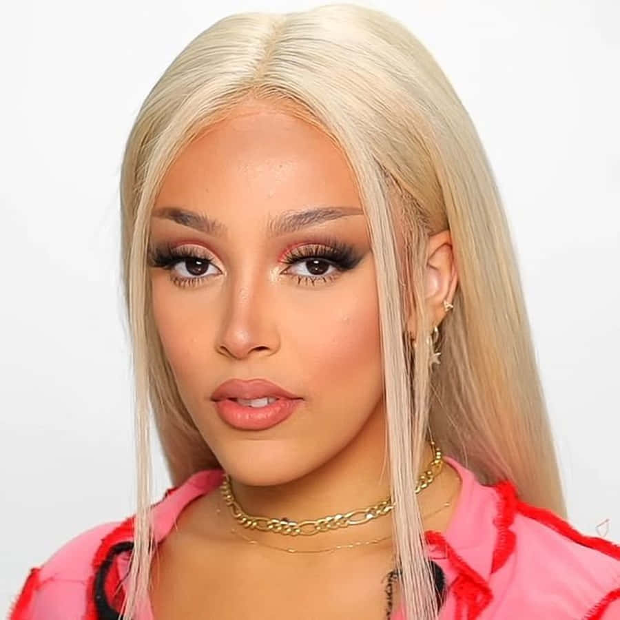 Doja Cat 以她標誌性風格登上舞台，帶來耀眼演出。 壁紙