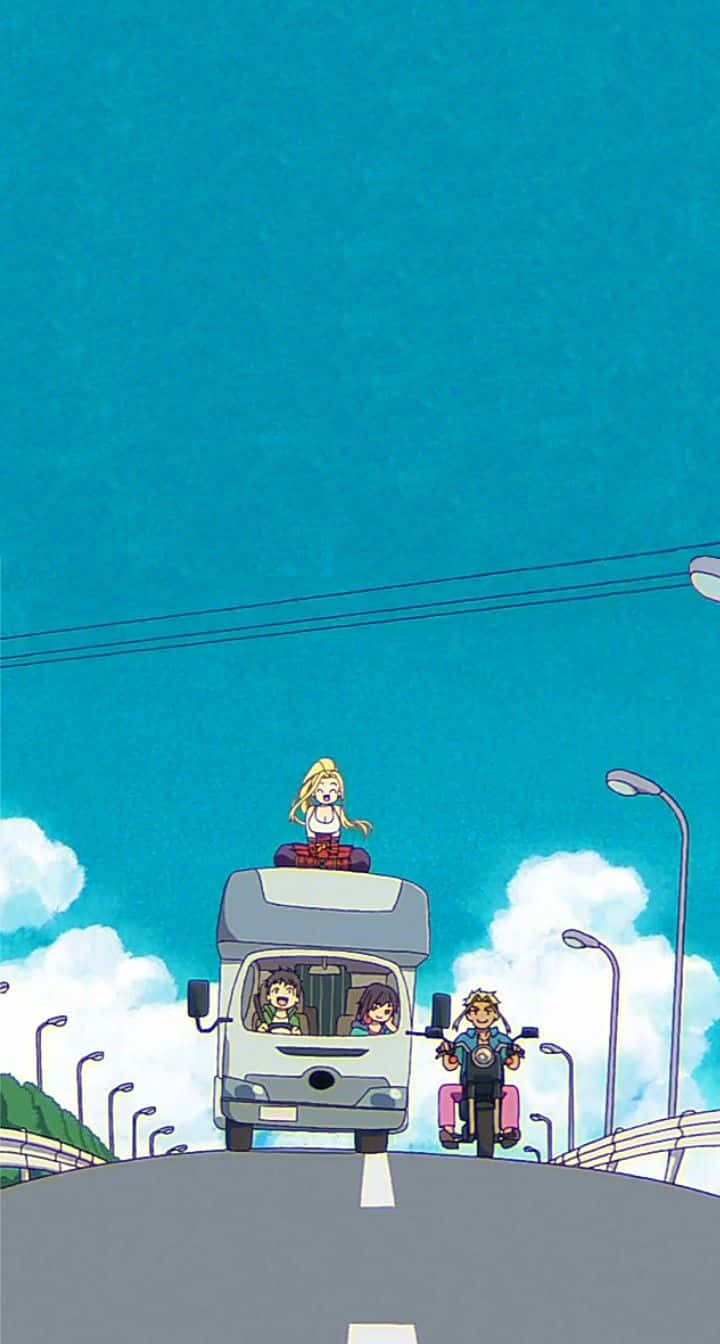  壁紙 — 動漫角色乘坐貨車和摩托車，在廣闊的藍天白雲下行駛。