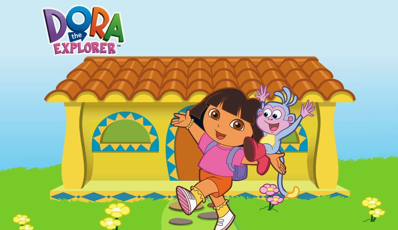 Dora 桌布 壁紙 — Dora the Explorer 和她的猴子朋友 Boots 在他們色彩繽紛、有瓦片屋頂和太陽圖案的房子前開心地揮手。