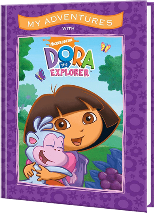 愛探險的朵拉 桌布 壁紙 — Dora the Explorer 在一個充滿活力的叢林場景中擁抱 Boots，場景由一個紫色花卉書封面框住。