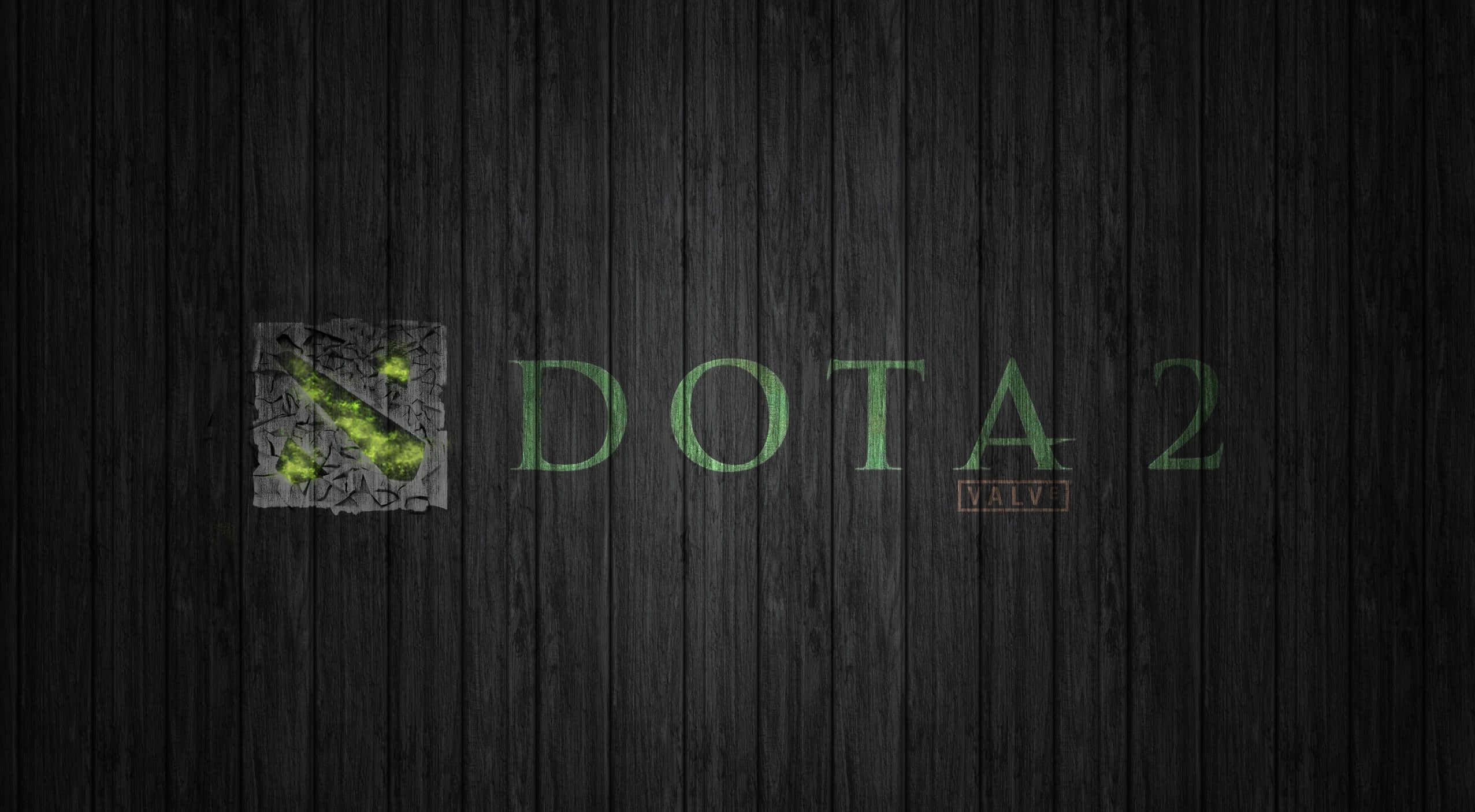 dota 2 4K 桌布 壁紙 — Dota 2 標誌在深色風化木背景上發出綠色光芒。