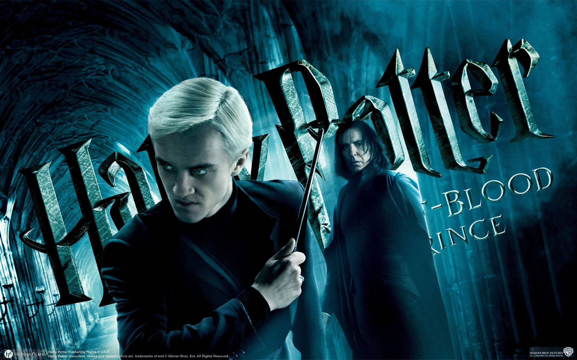draco 桌布 壁紙 — Draco Malfoy 和 Severus Snape 站在哈利波特標誌下方的深藍色石頭隧道中。