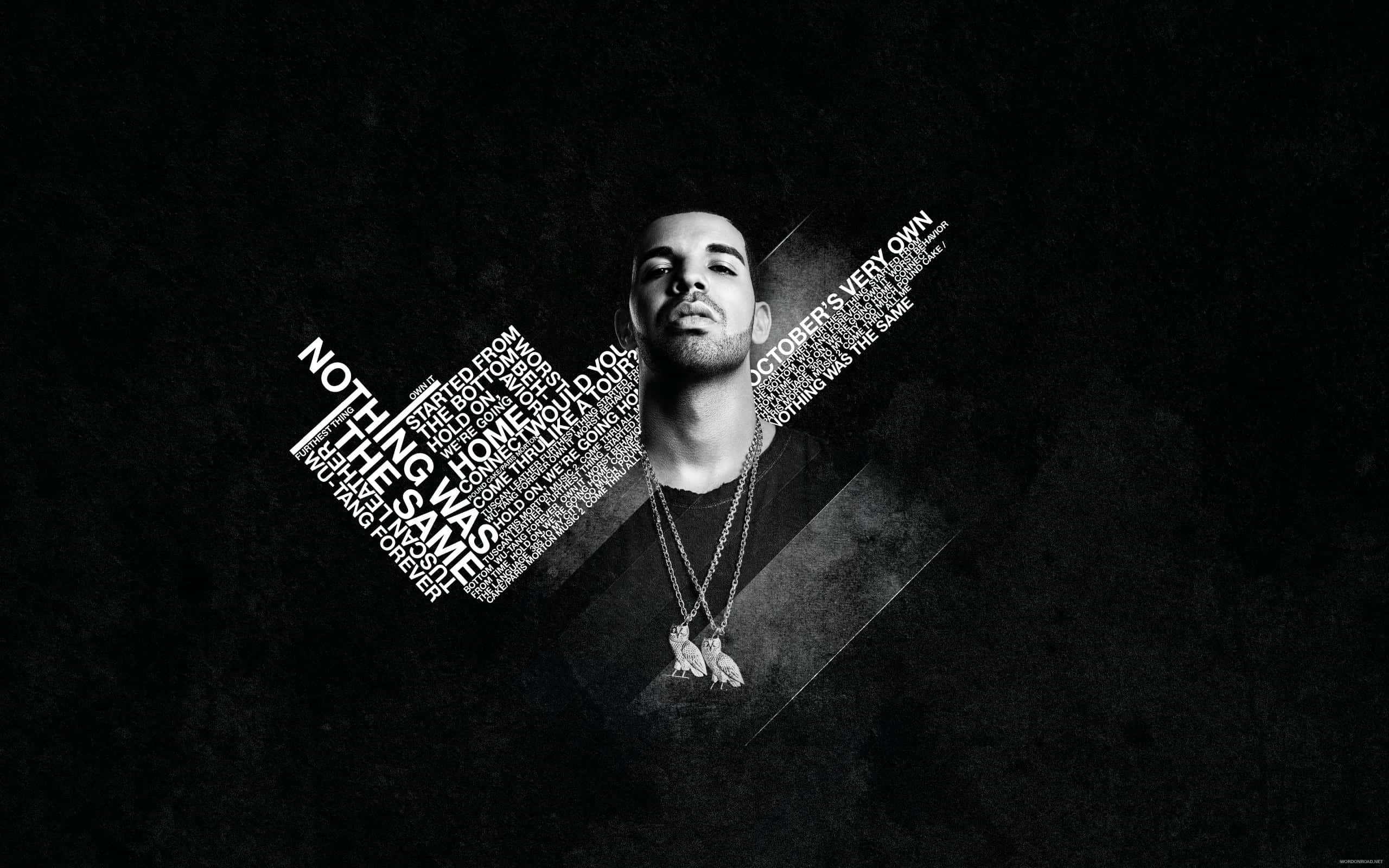 Aesthetic Drake 桌布 壁紙 — Drake 向上凝視，背景為黑色，白色文字在他周圍形成鑽石形狀。