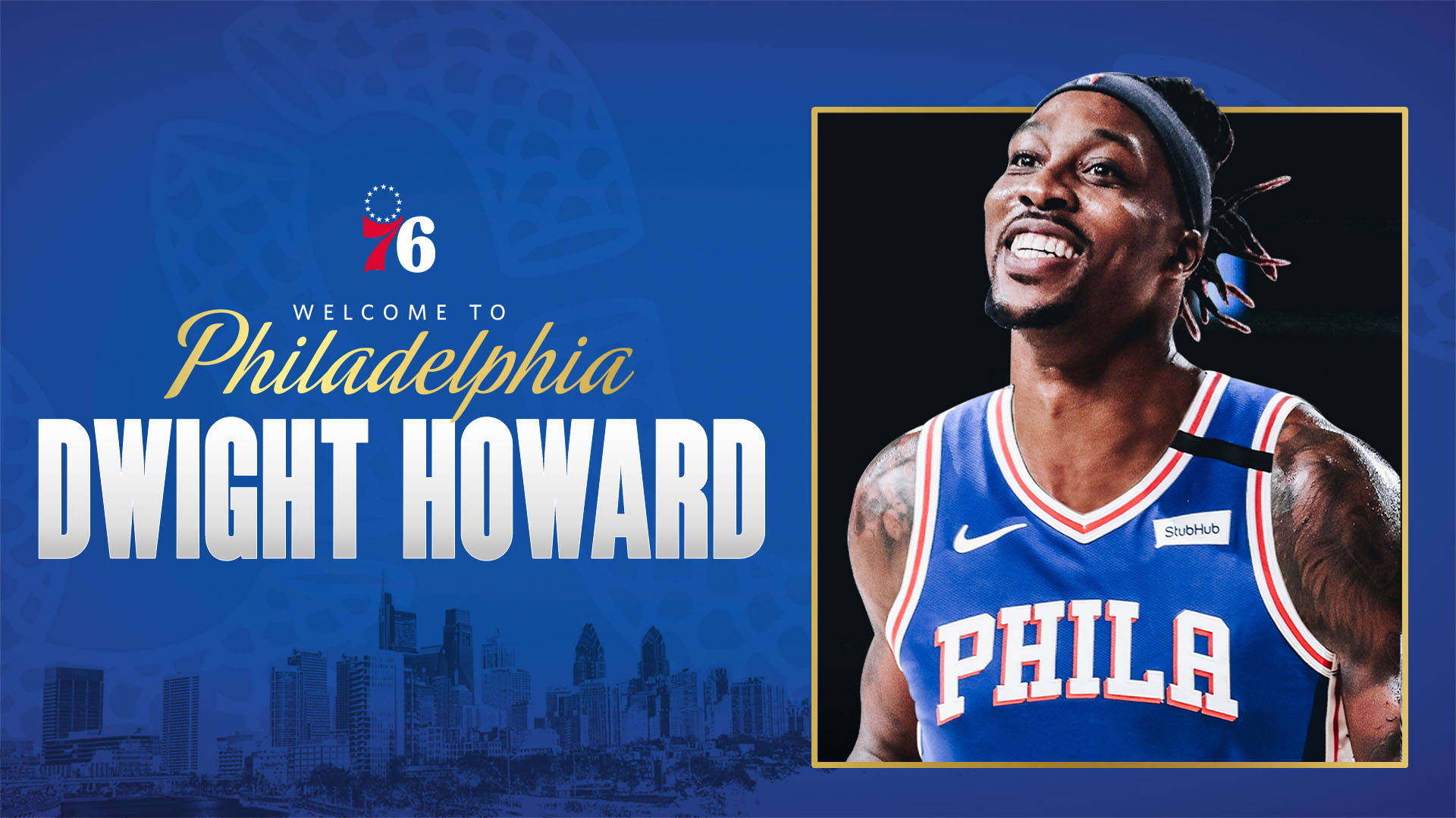 Dwight Howard 身穿費城76人球衣，以城市天際線為背景微笑。 — NBA 壁紙