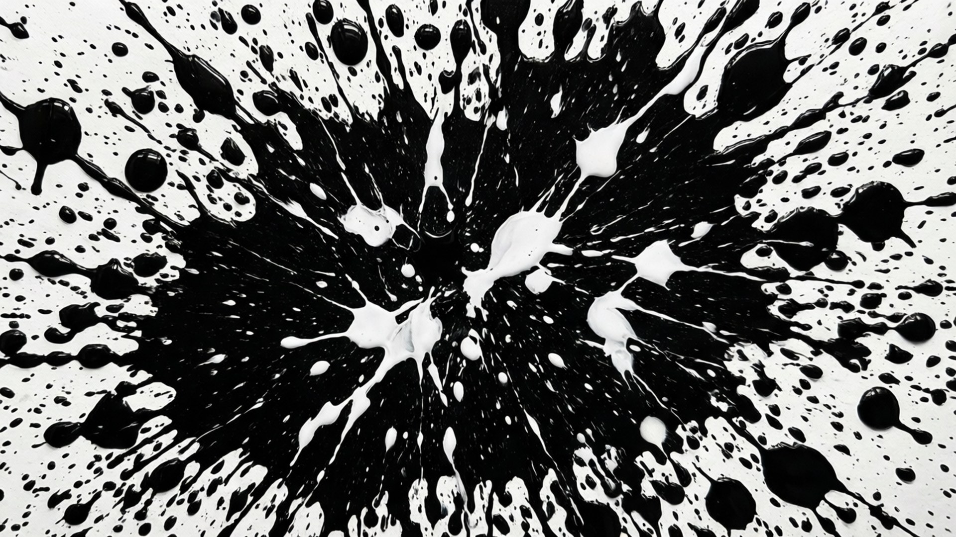Monochrome Splatter Art 壁紙 — 動態的黑白油漆飛濺在鮮明的背景上徑向爆炸，形成高對比度的抽象爆發。