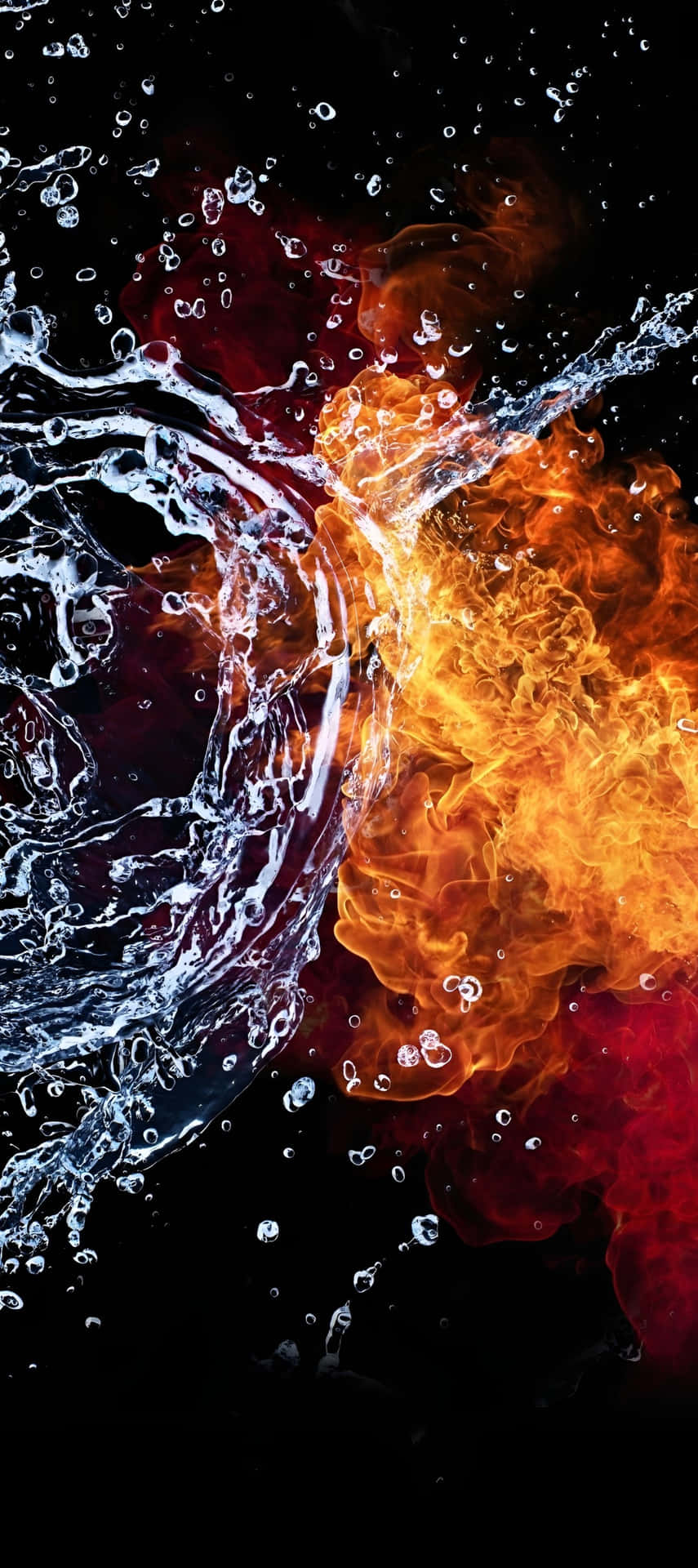  壁紙 — 咆哮的橙色火焰與飛濺的冰冷水在純黑背景上動態碰撞。